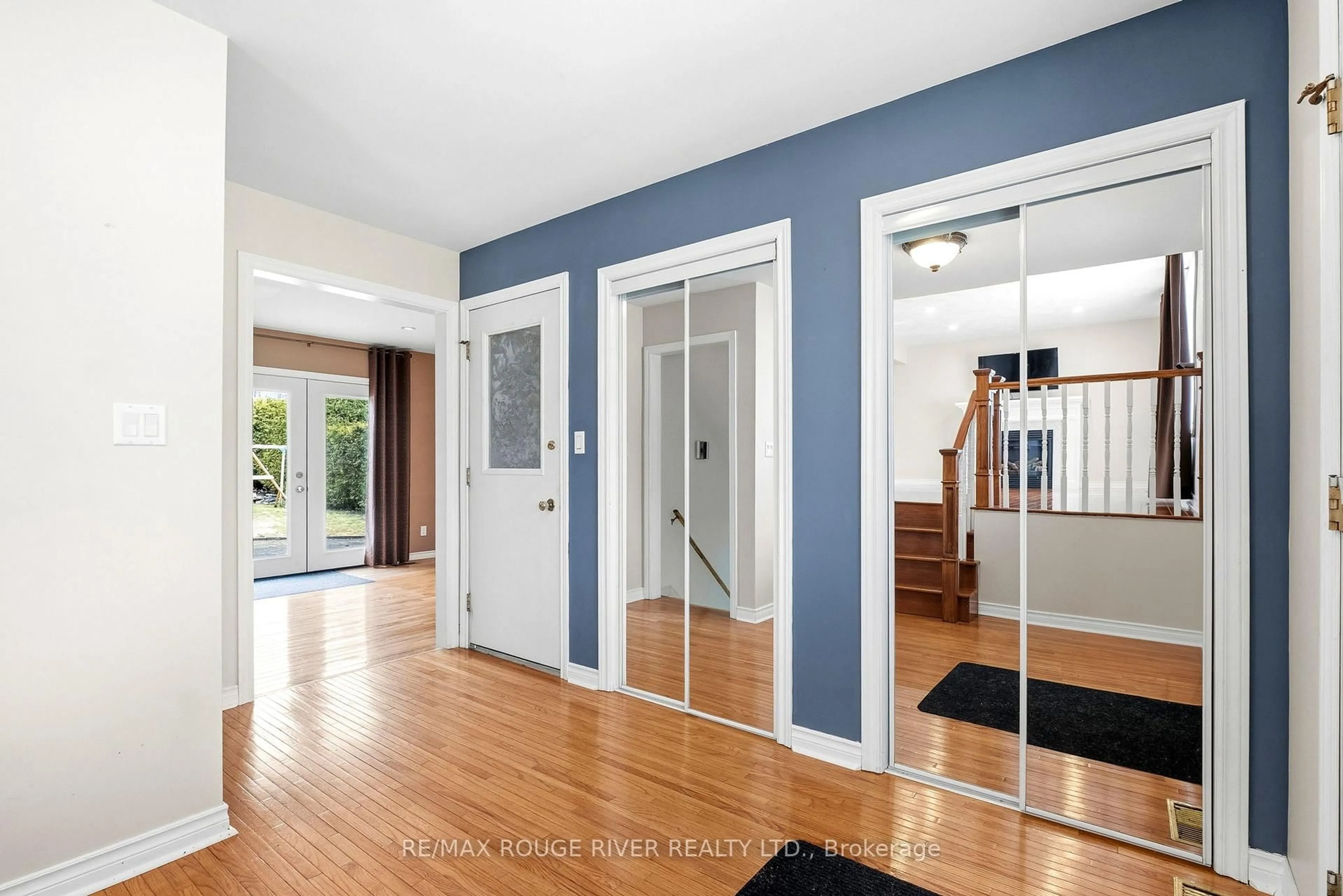 Indoor entryway for 5 Silver Cres, Port Hope Ontario L1A 2C4