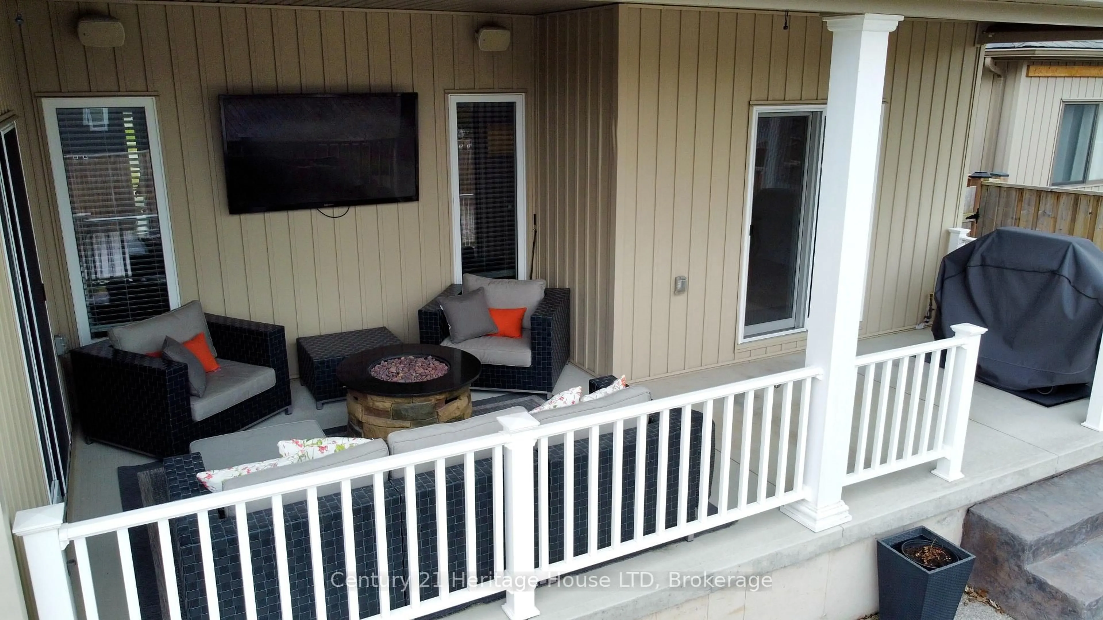 Patio, street for 3984 VILLAGE CREEK Dr, Fort Erie Ontario L0S 1S0