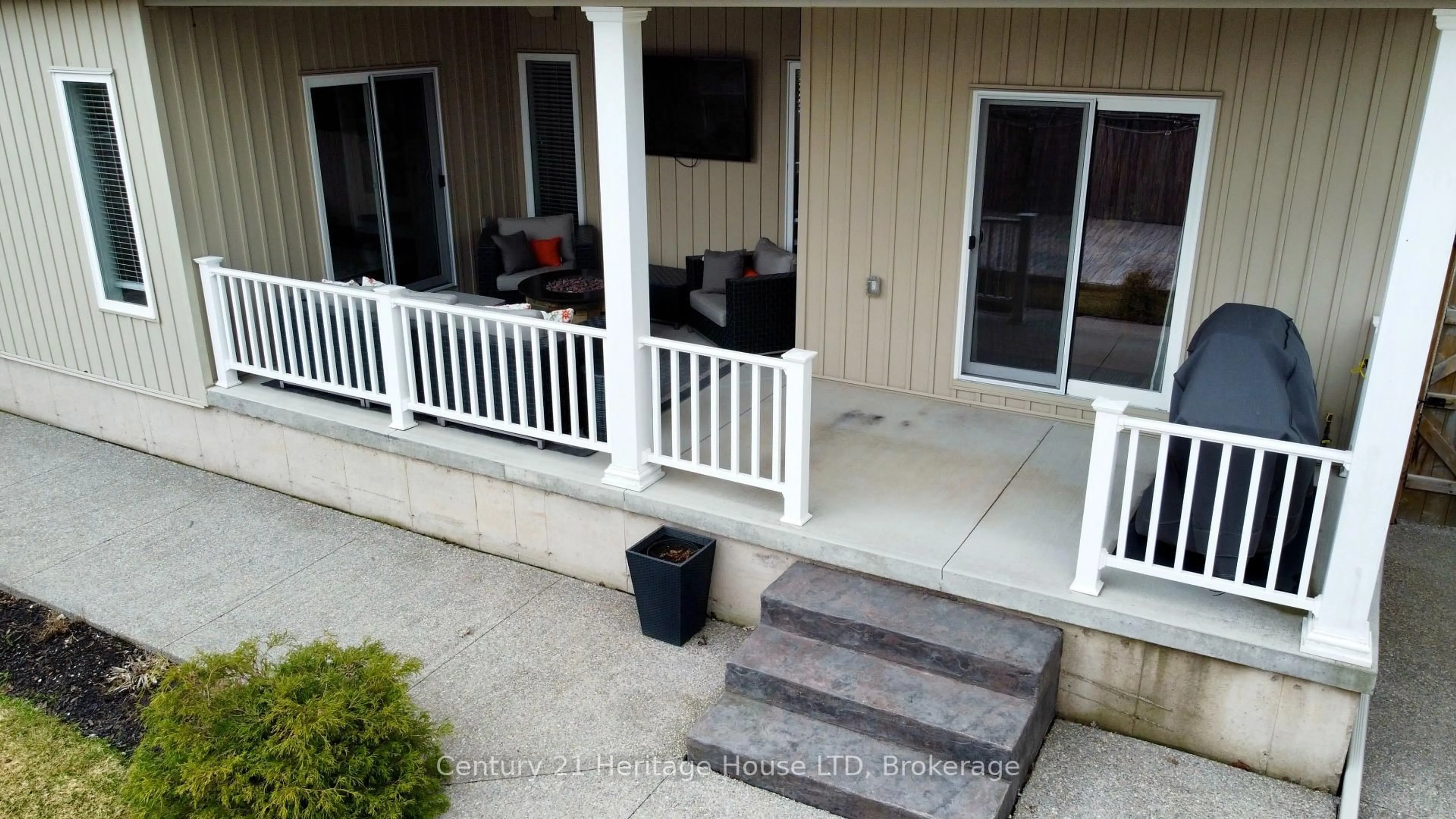 Patio, street for 3984 VILLAGE CREEK Dr, Fort Erie Ontario L0S 1S0