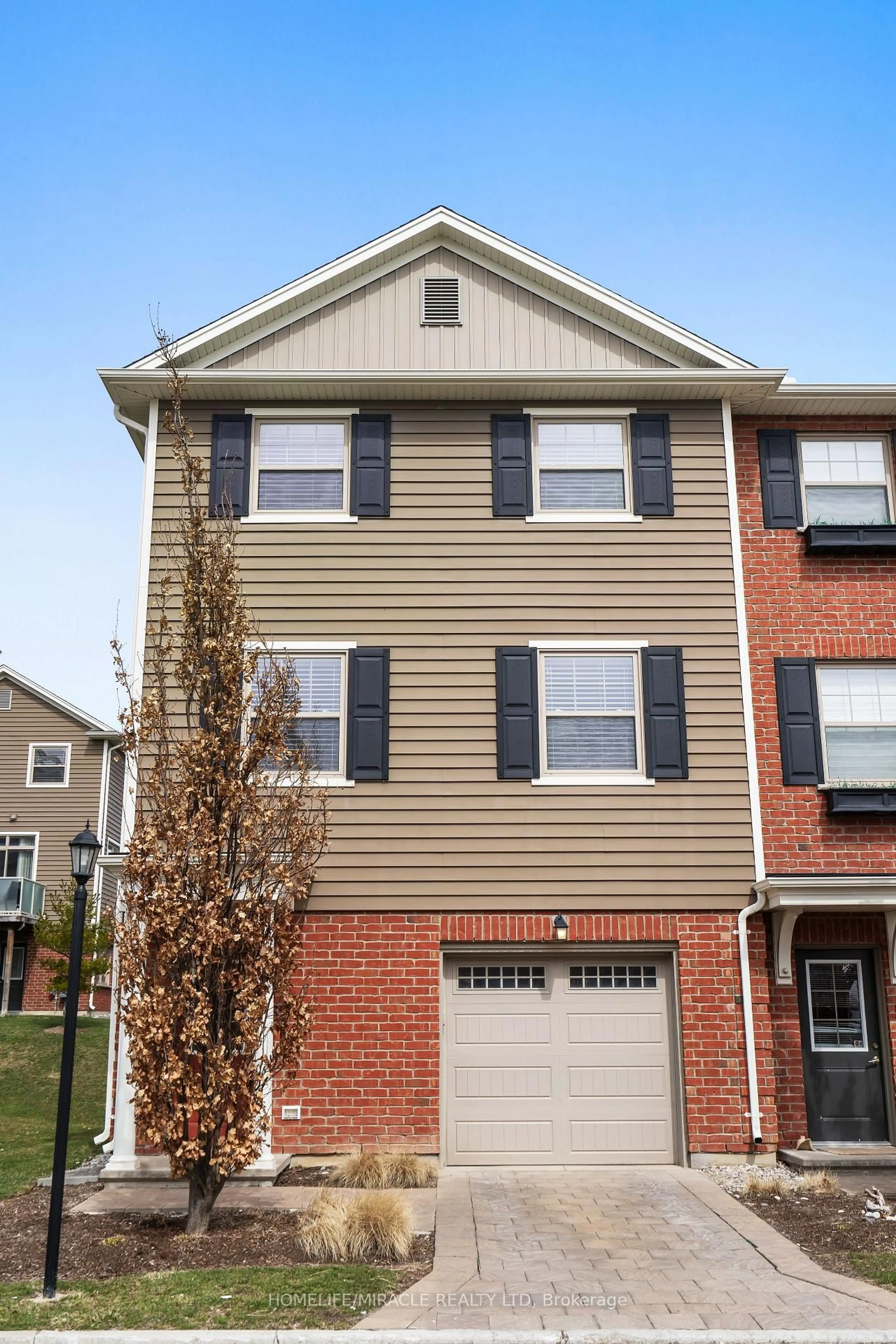 Home with vinyl exterior material, street for 3025 Singleton Ave #52, London South Ontario N6L 0E6