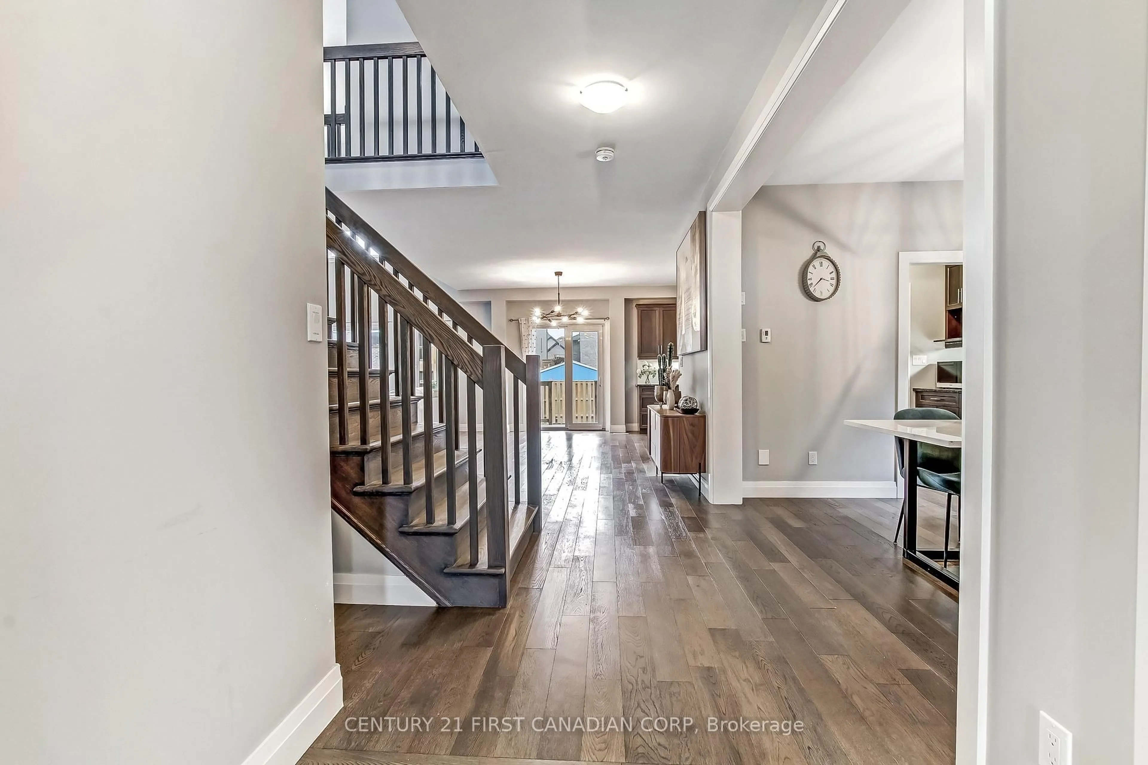 Indoor entryway for 753 Superior Dr, London North Ontario N5X 3Z1