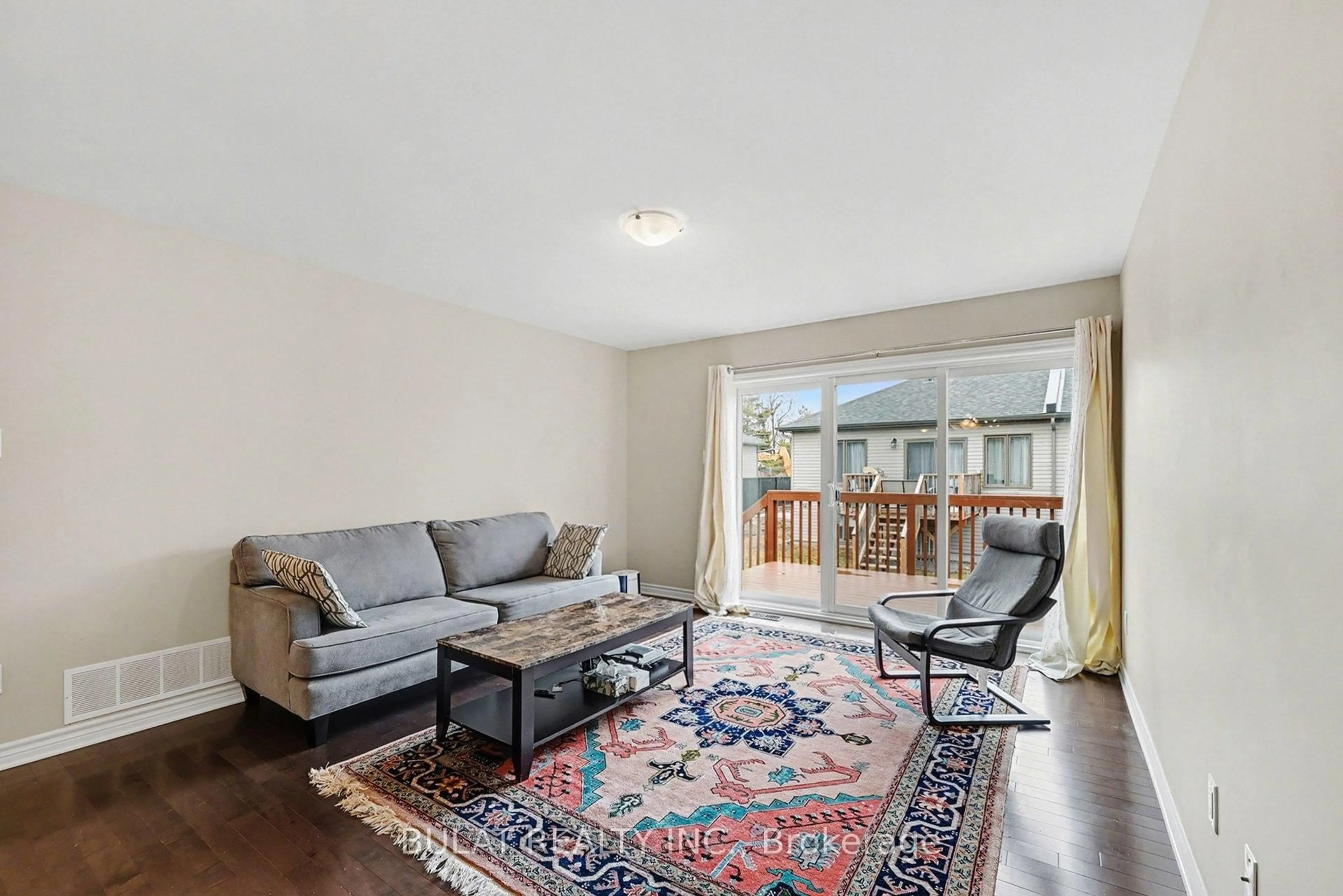 Living room with furniture, wood/laminate floor for 376 Solstice Cres, Russell Ontario K0A 1W1