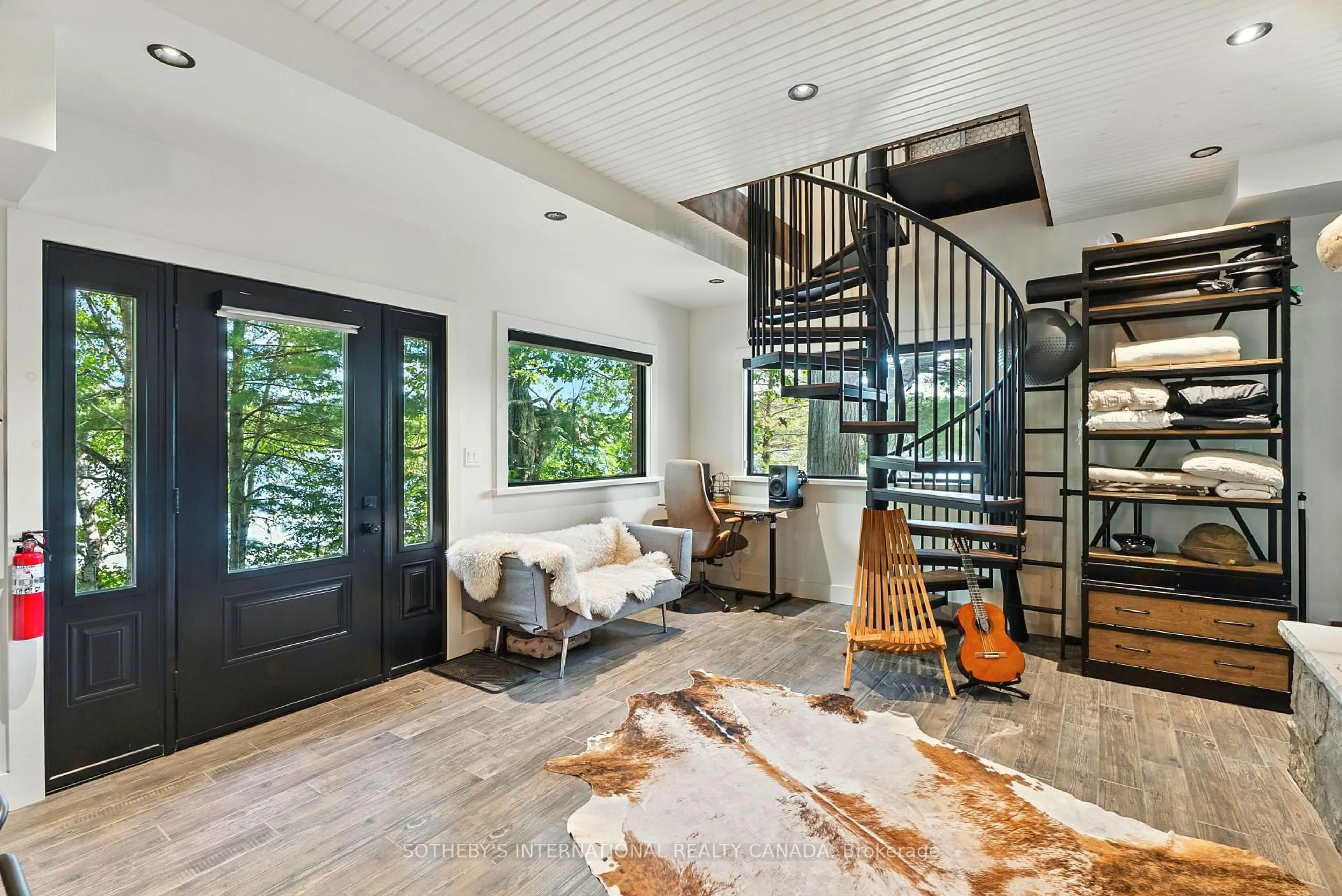 Indoor entryway for 1023 MCCABE Rd, Lake of Bays Ontario P0B 1A0