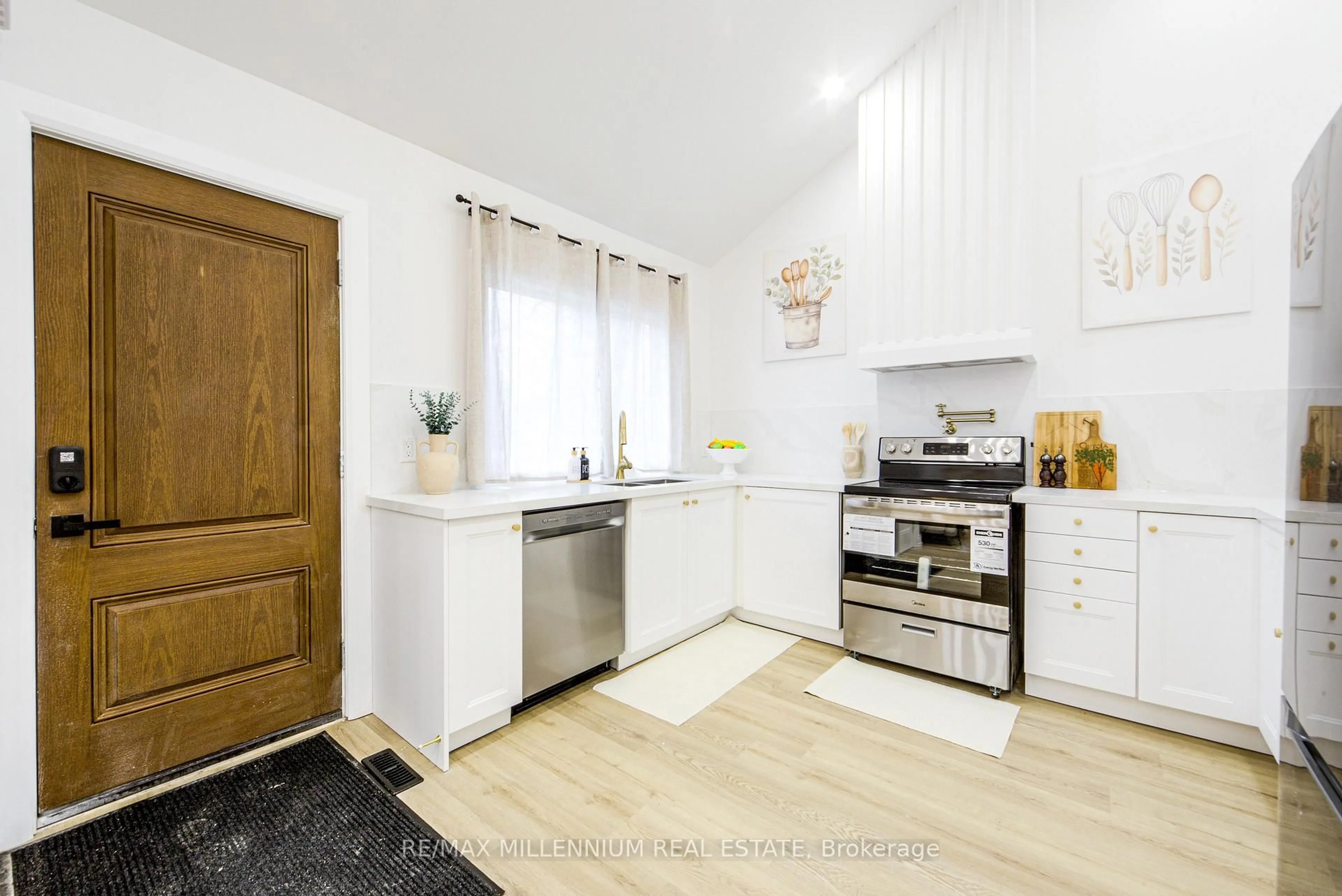 Open concept kitchen, unknown for 784 Duffus St, Peterborough Ontario K9J 4K4