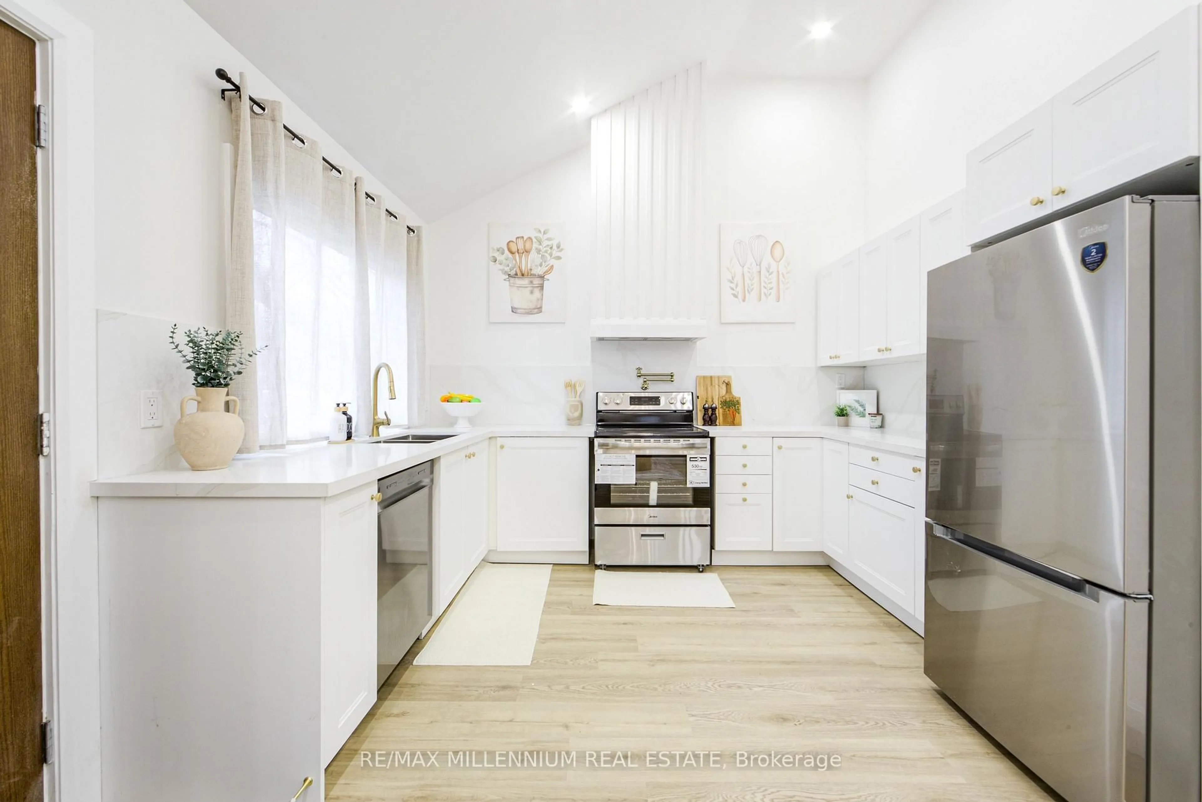 Contemporary kitchen, unknown for 784 Duffus St, Peterborough Ontario K9J 4K4