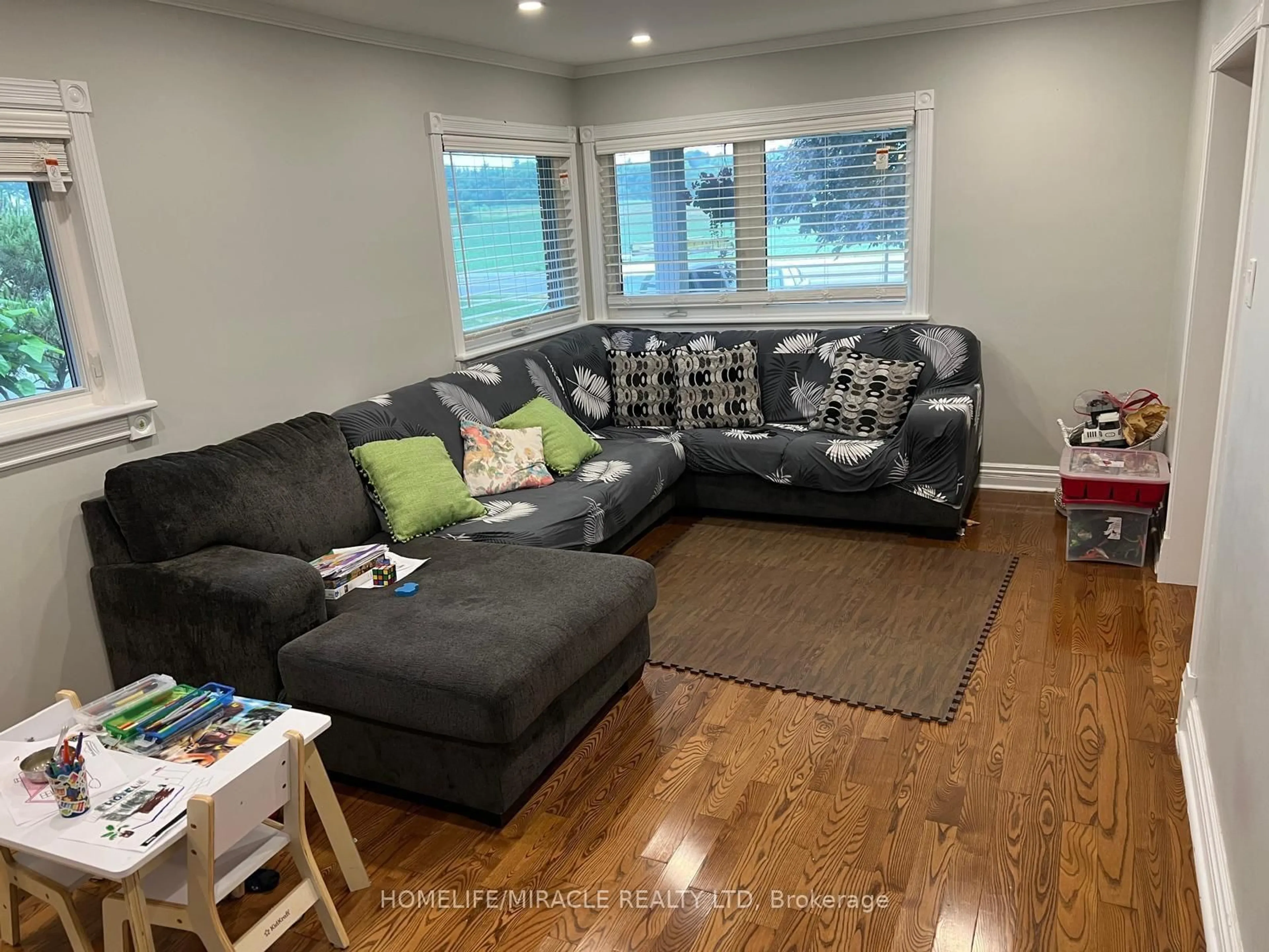 Living room with furniture, wood/laminate floor for 1760 Notre Dame Dr, Wilmot Ontario N0B 2L0