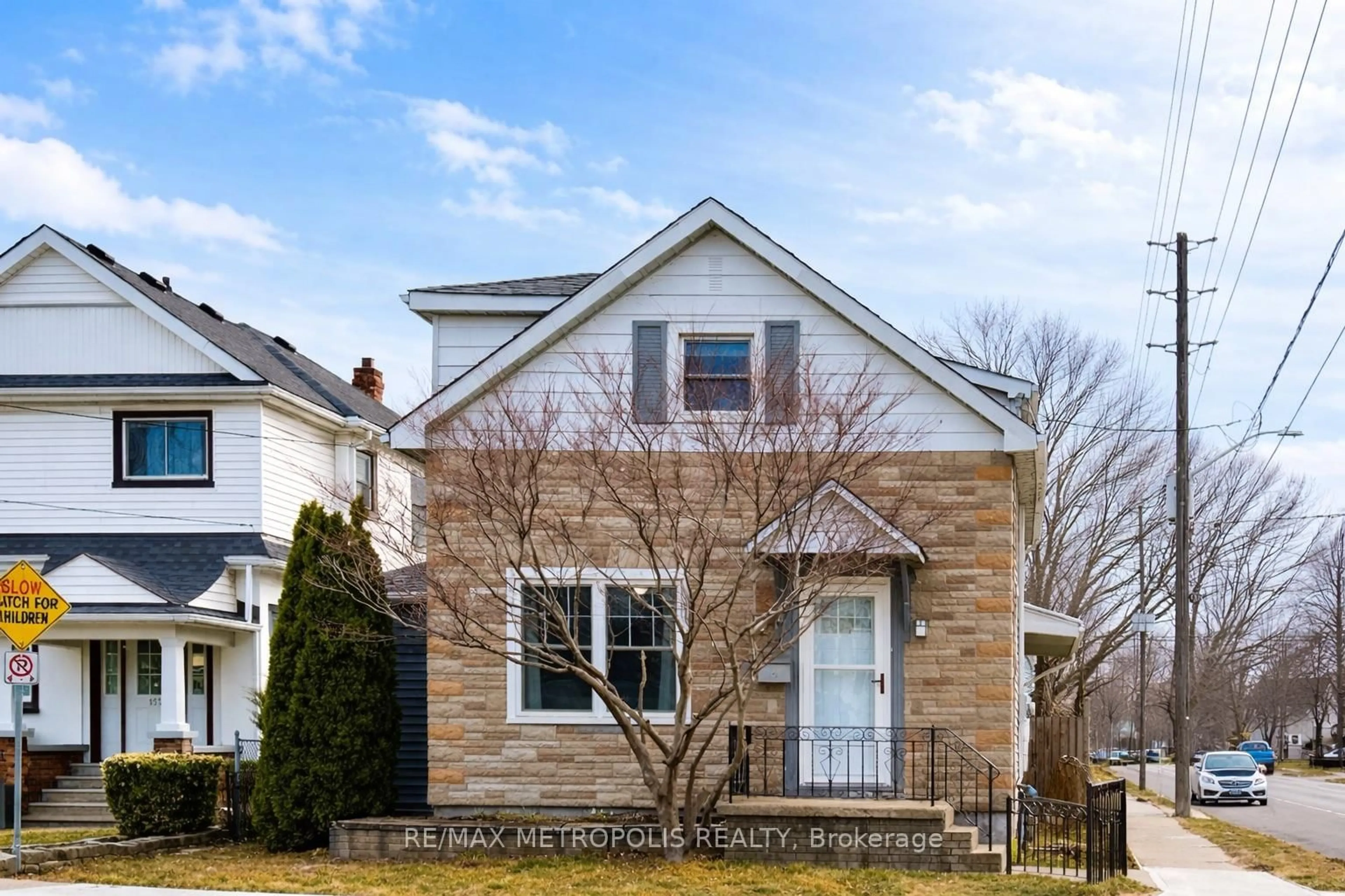 Home with brick exterior material, street for 159 York St, St. Catharines Ontario L2R 6E9