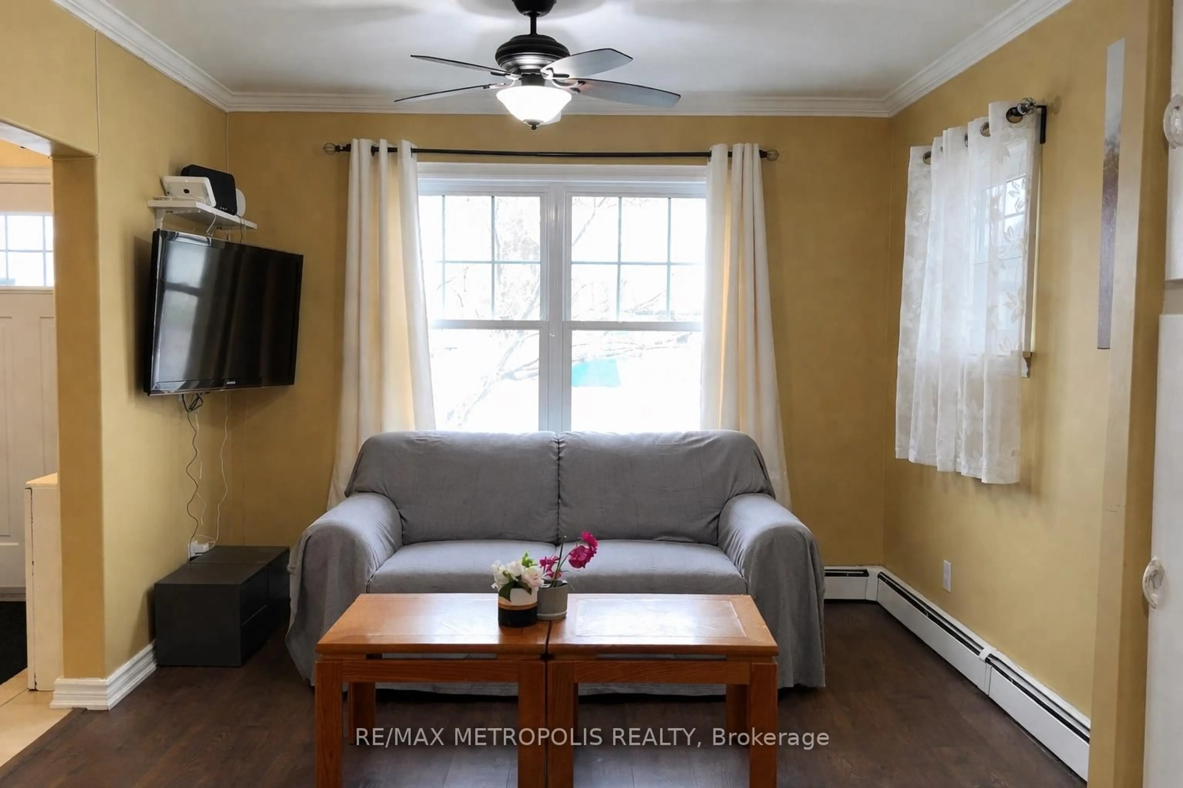 Living room with furniture, unknown for 159 York St, St. Catharines Ontario L2R 6E9