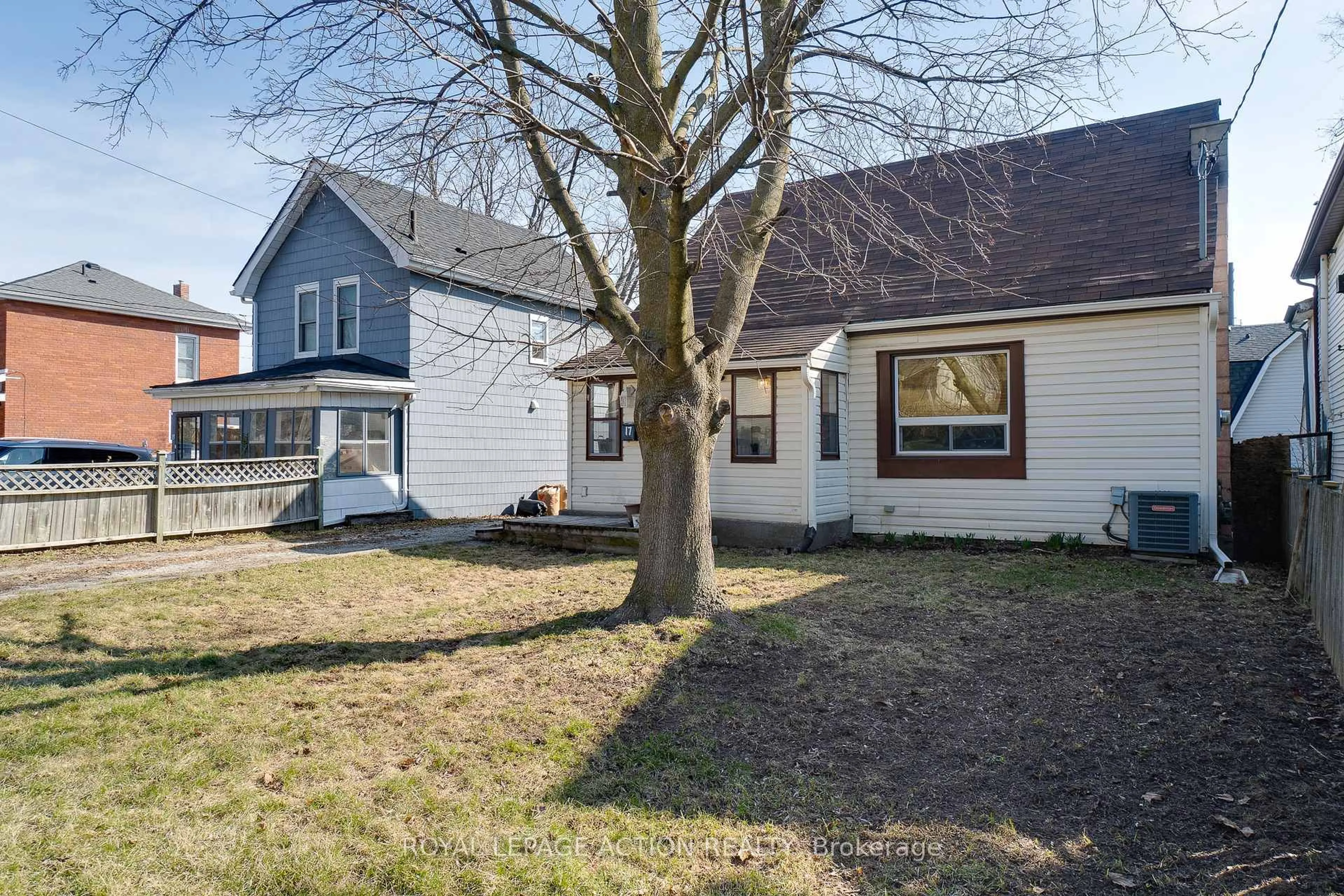 A pic from outside/outdoor area/front of a property/back of a property/a pic from drone, street for 17 Drummond St, Brantford Ontario N3S 5Z2