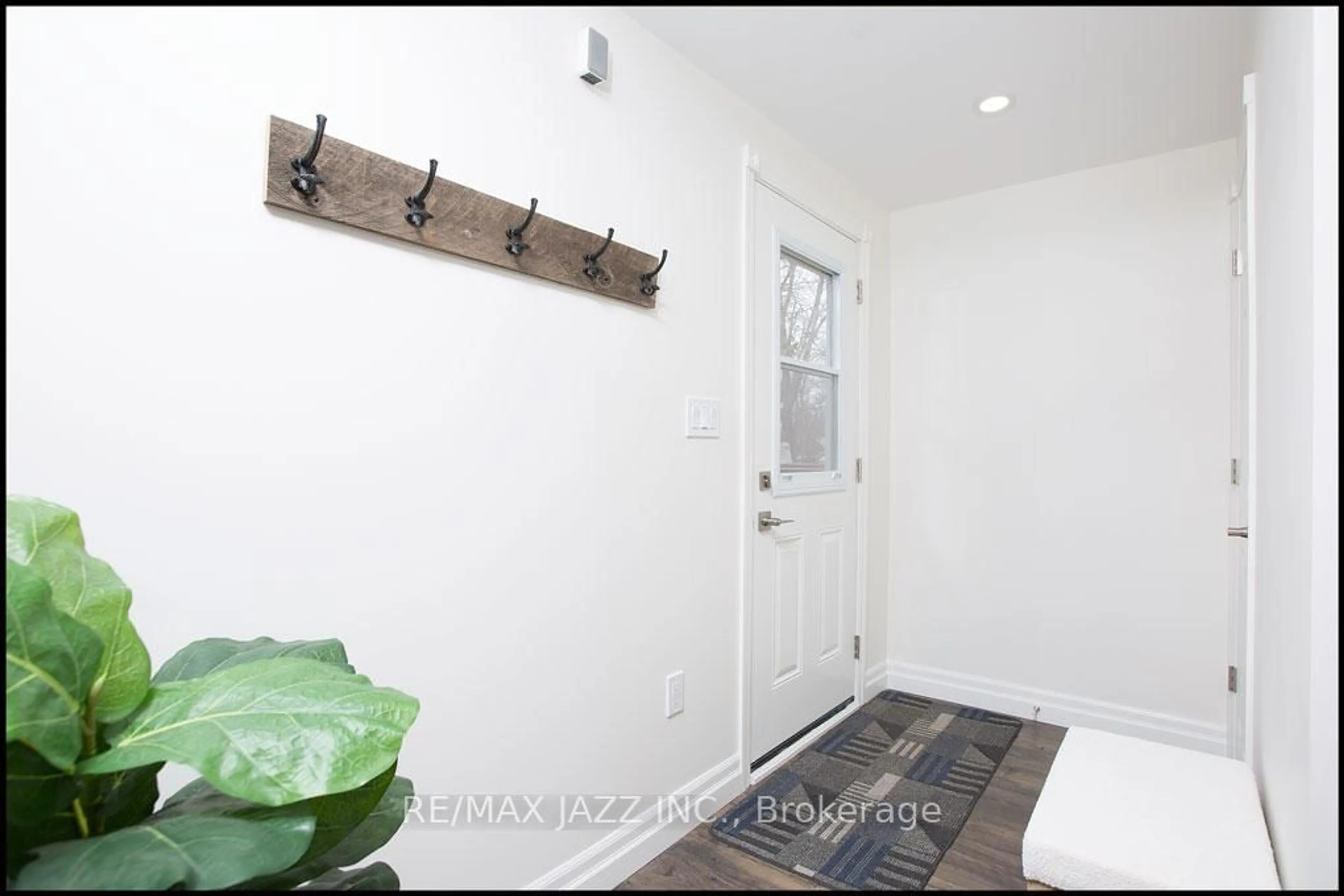 Indoor entryway for 214 River Rd, Trent Hills Ontario K0L 1L0