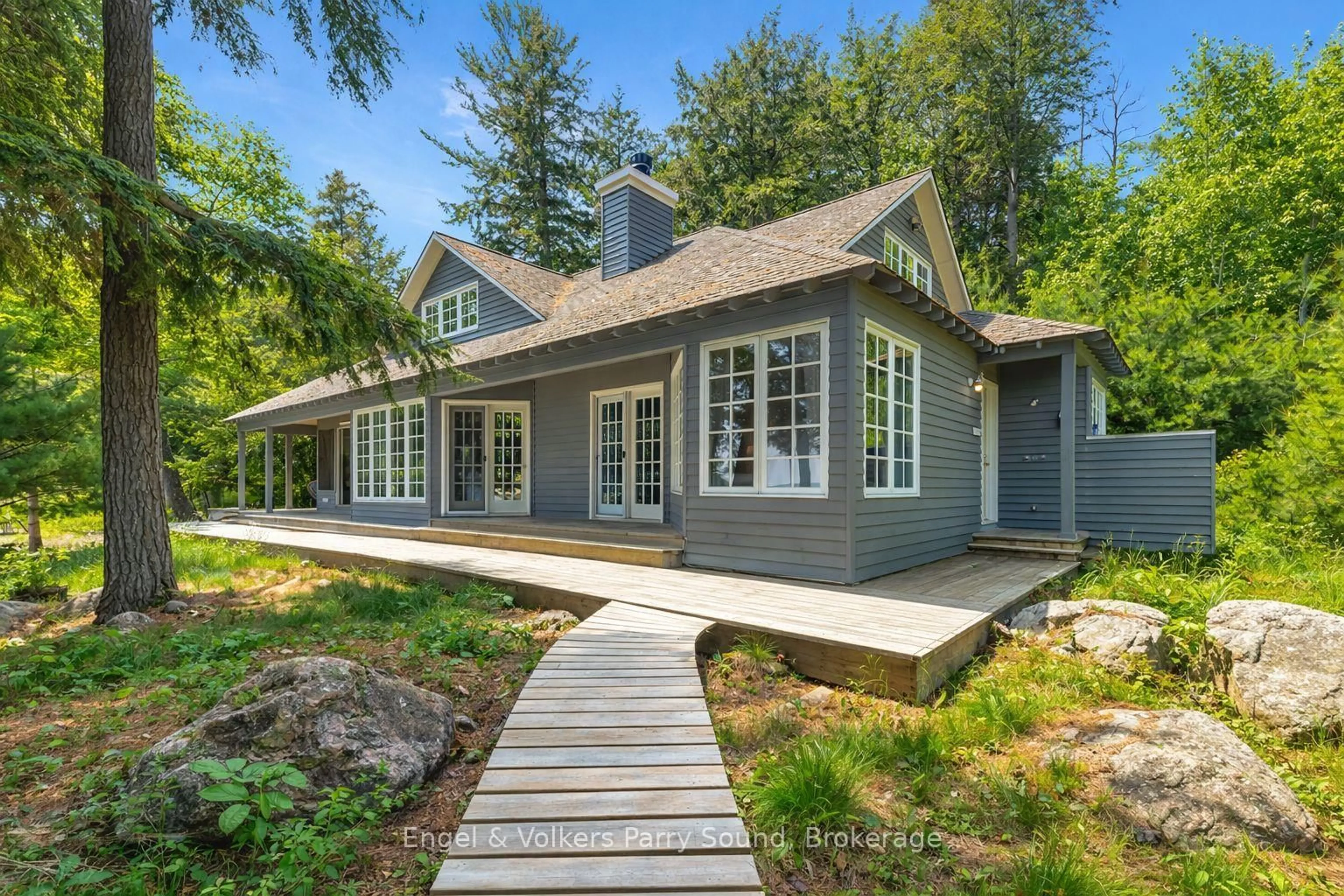 Home with vinyl exterior material, unknown for 6 29C Mowat Island, Carling Ontario P0G 1G0