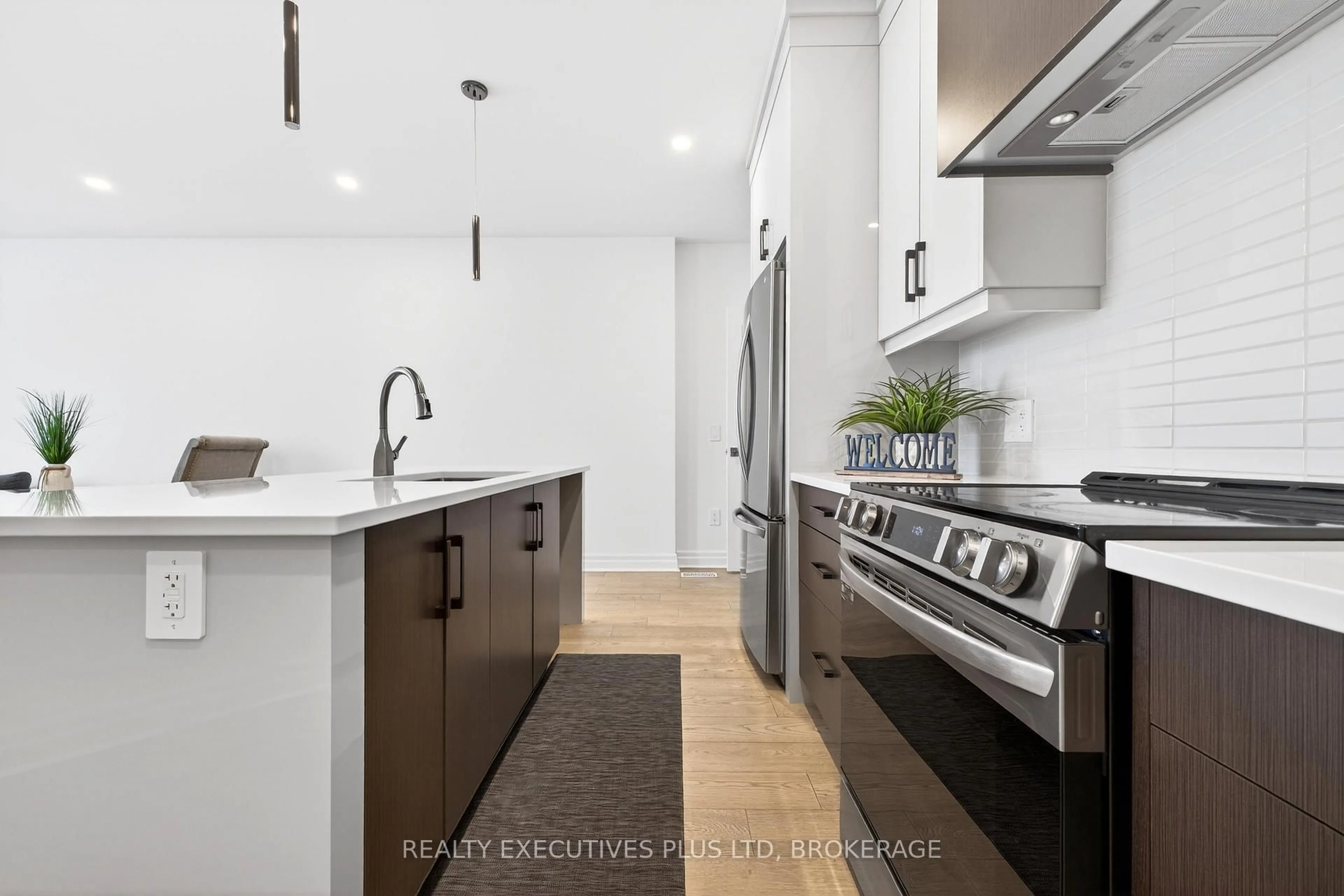 Contemporary kitchen, unknown for 7446 Parkside Rd, Niagara Falls Ontario L2H 3V9