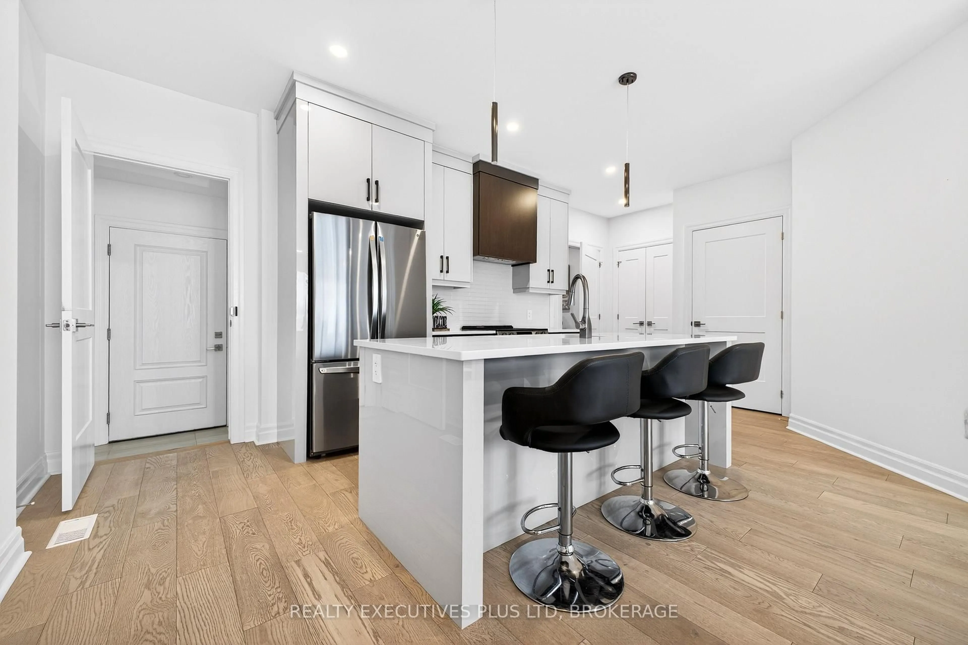 Open concept kitchen, unknown for 7446 Parkside Rd, Niagara Falls Ontario L2H 3V9