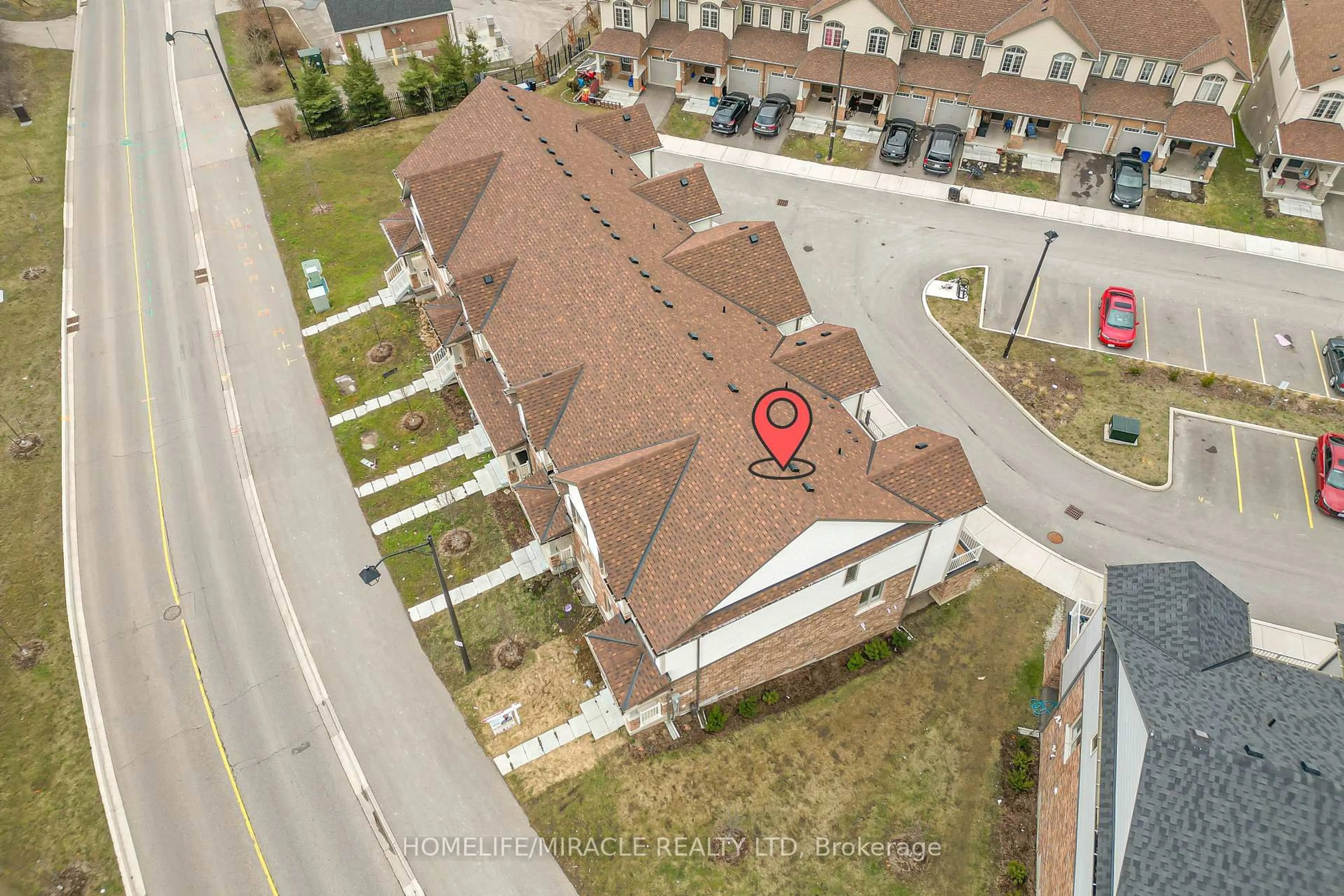 A pic from outside/outdoor area/front of a property/back of a property/a pic from drone, street for 760 Linden Dr, Cambridge Ontario N3H 0E3