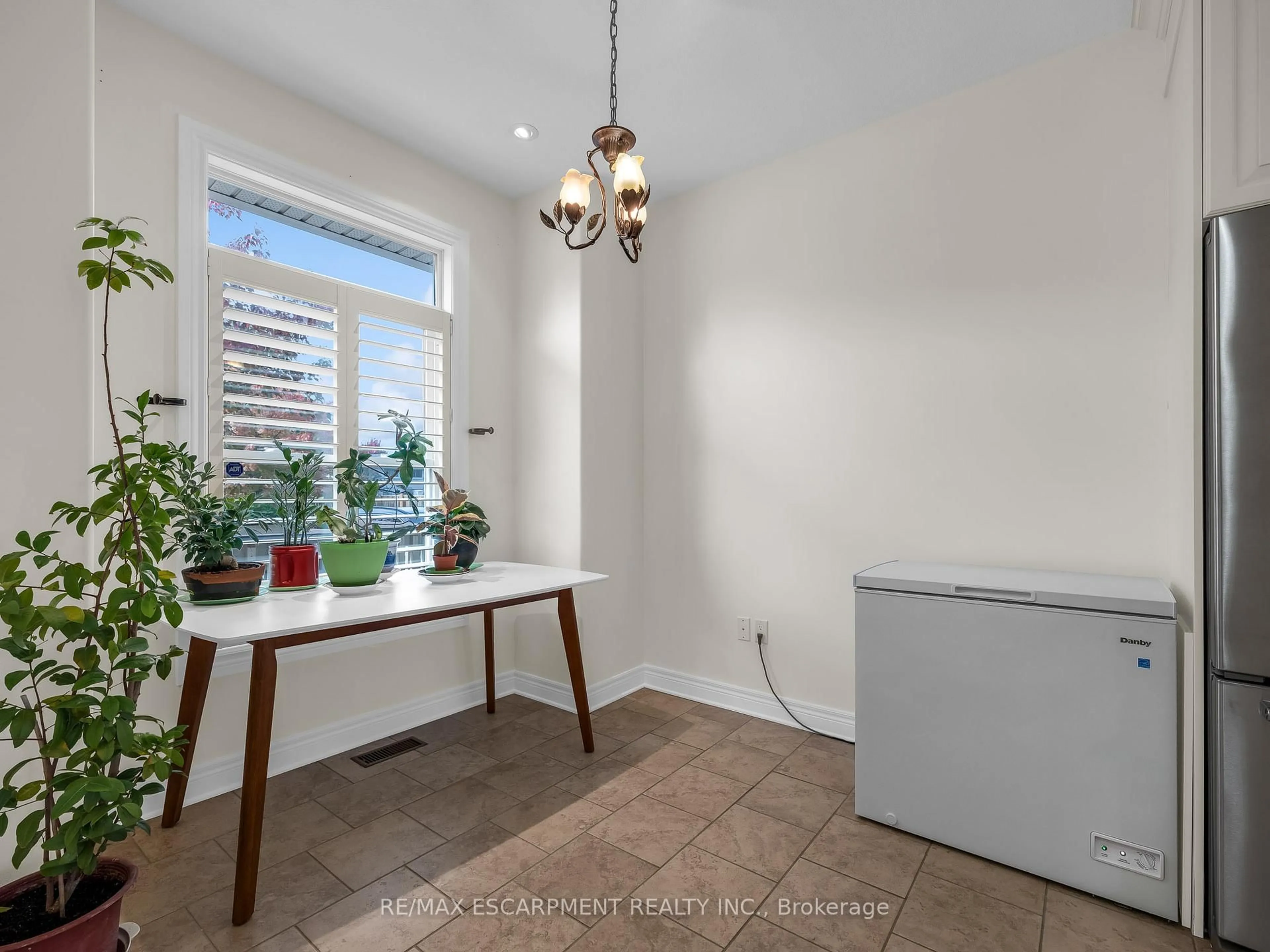 Unknown for 18 Biagi Crt, St. Catharines Ontario L2M 7Z6