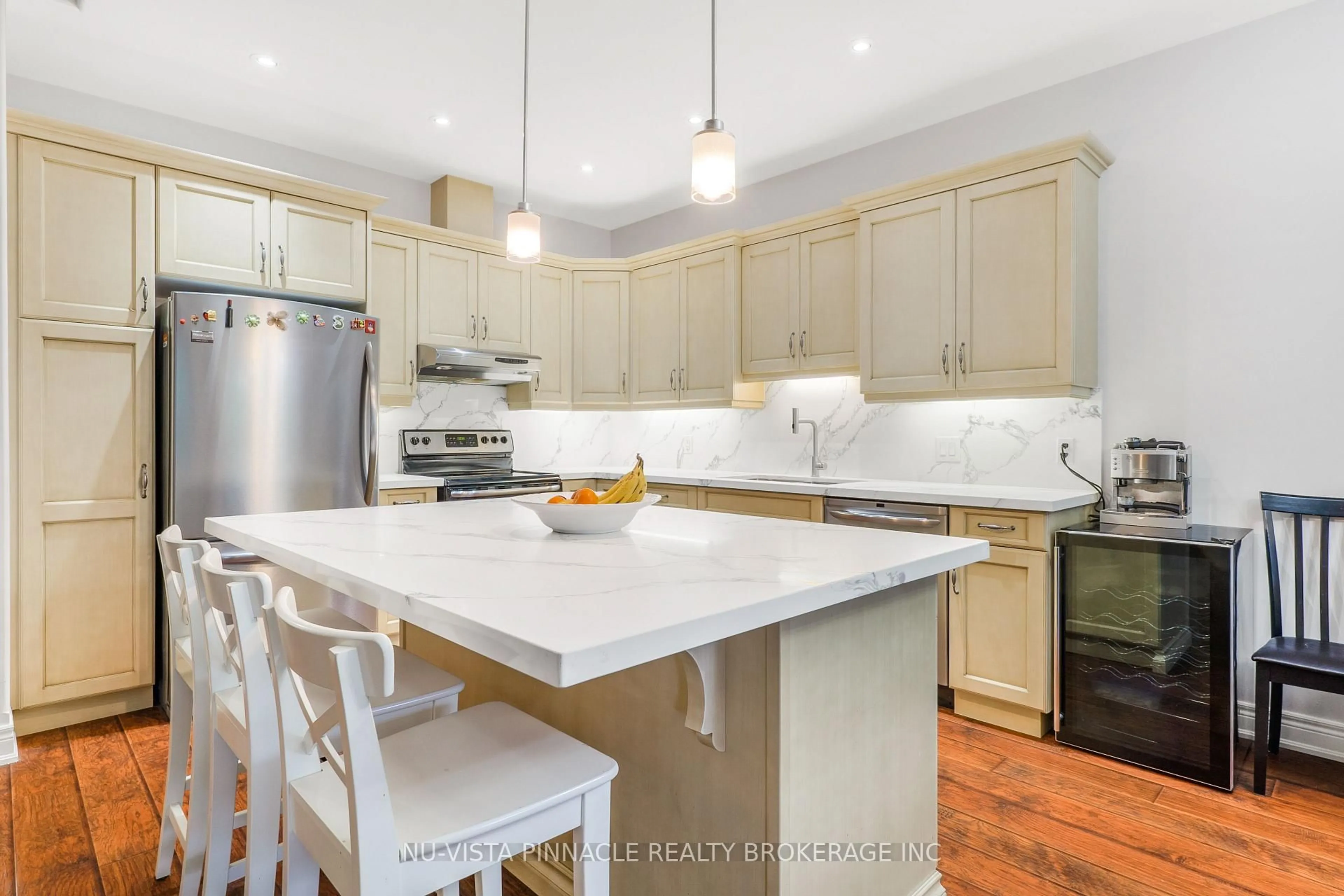 Open concept kitchen, unknown for 19 Hillside Dr #10, Niagara-on-the-Lake Ontario L0S 1J0