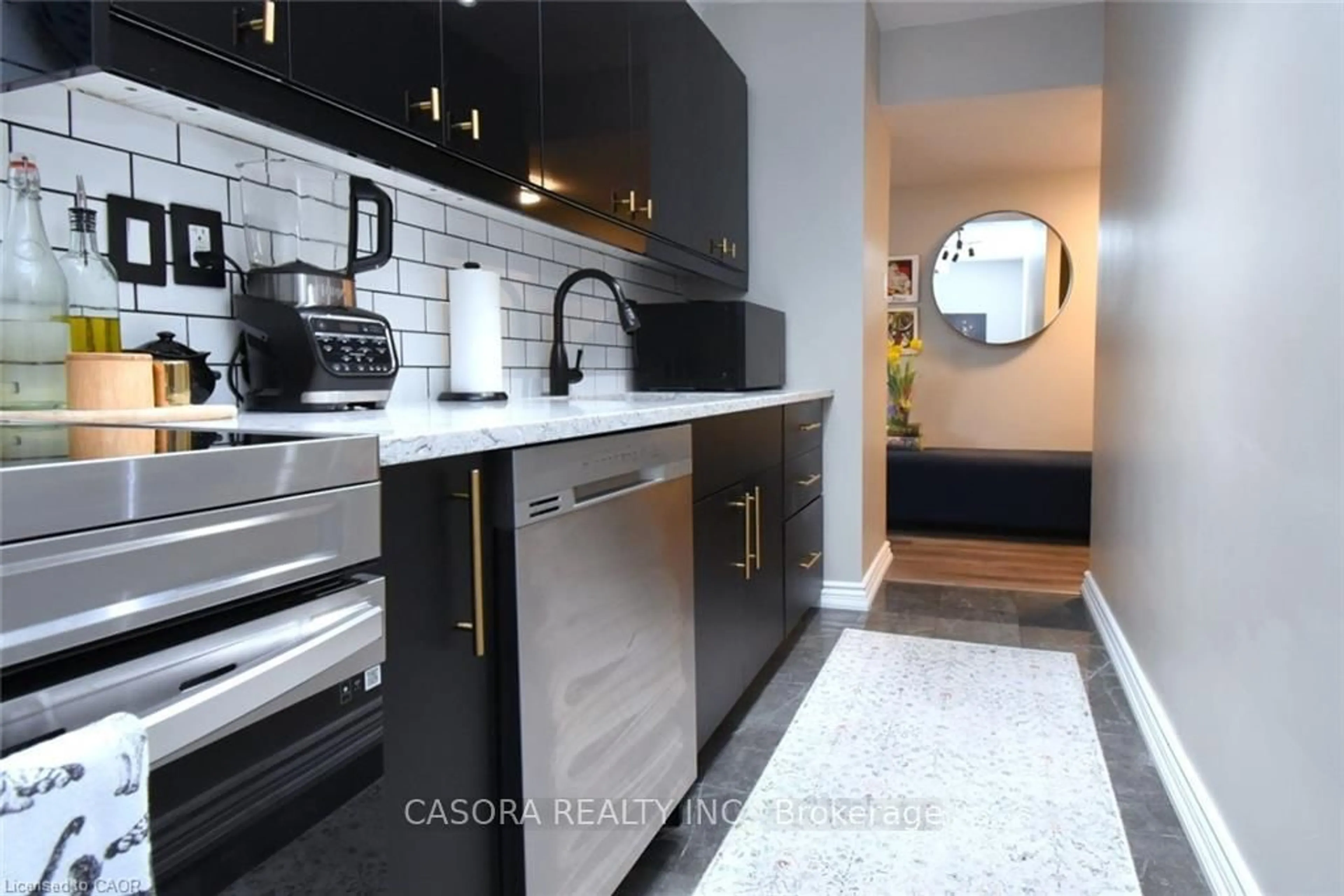 Contemporary kitchen, ceramic/tile floor for 15 NICKLAUS Dr #11, Hamilton Ontario L8K 5J5