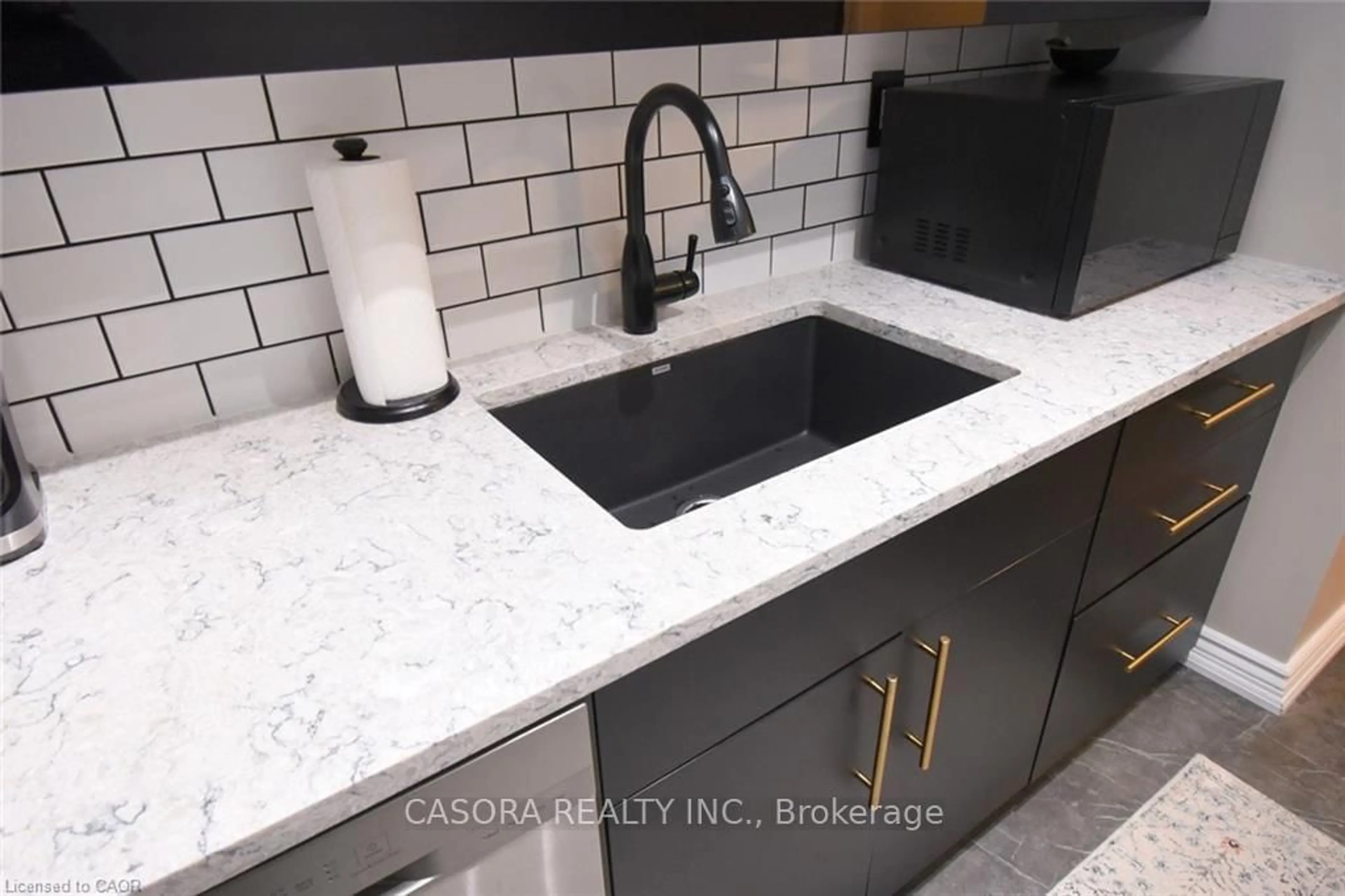 Contemporary kitchen, ceramic/tile floor for 15 NICKLAUS Dr #11, Hamilton Ontario L8K 5J5