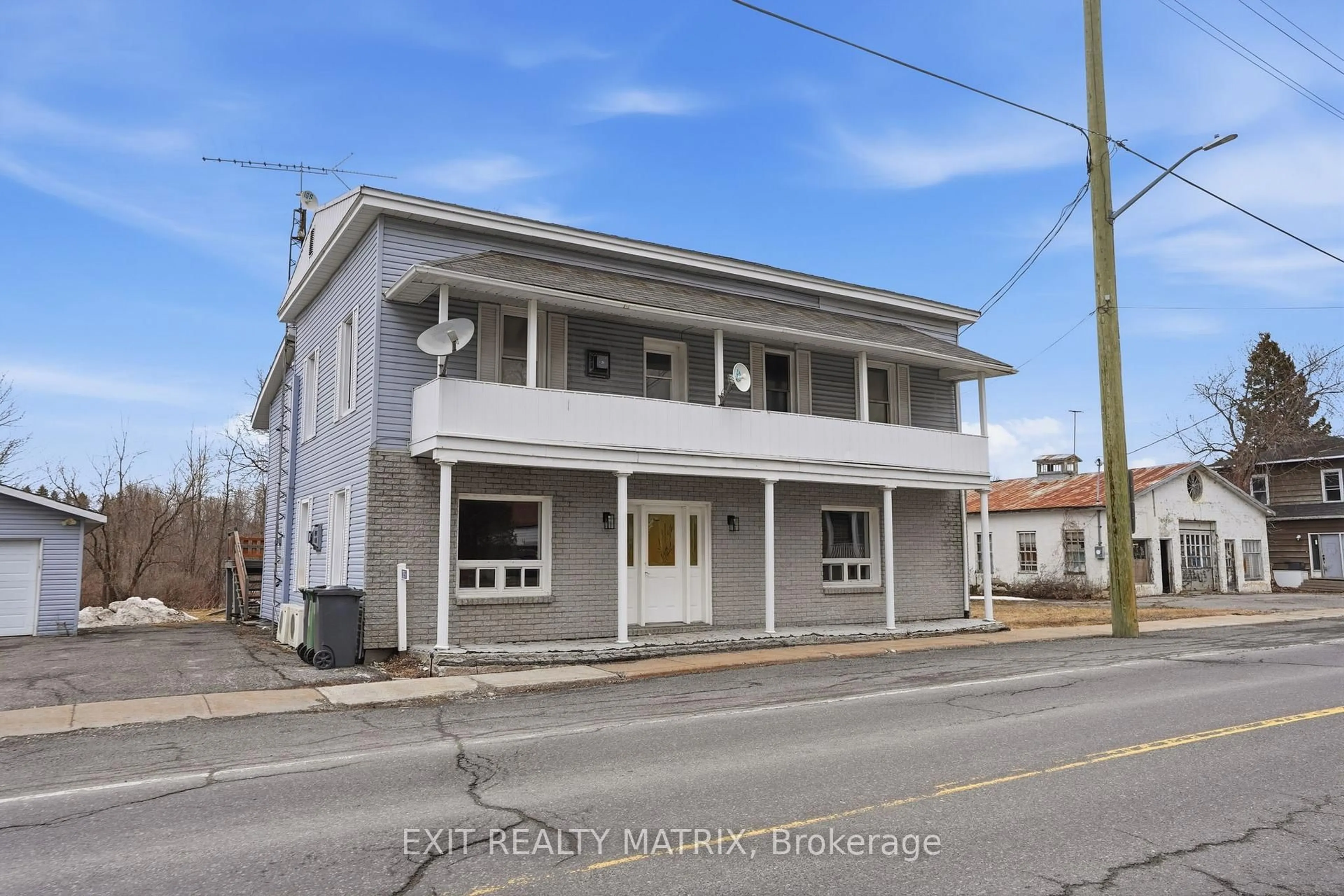 A pic from outside/outdoor area/front of a property/back of a property/a pic from drone, building for 1255 Labrosse St, East Hawkesbury Ontario K0B 1P0