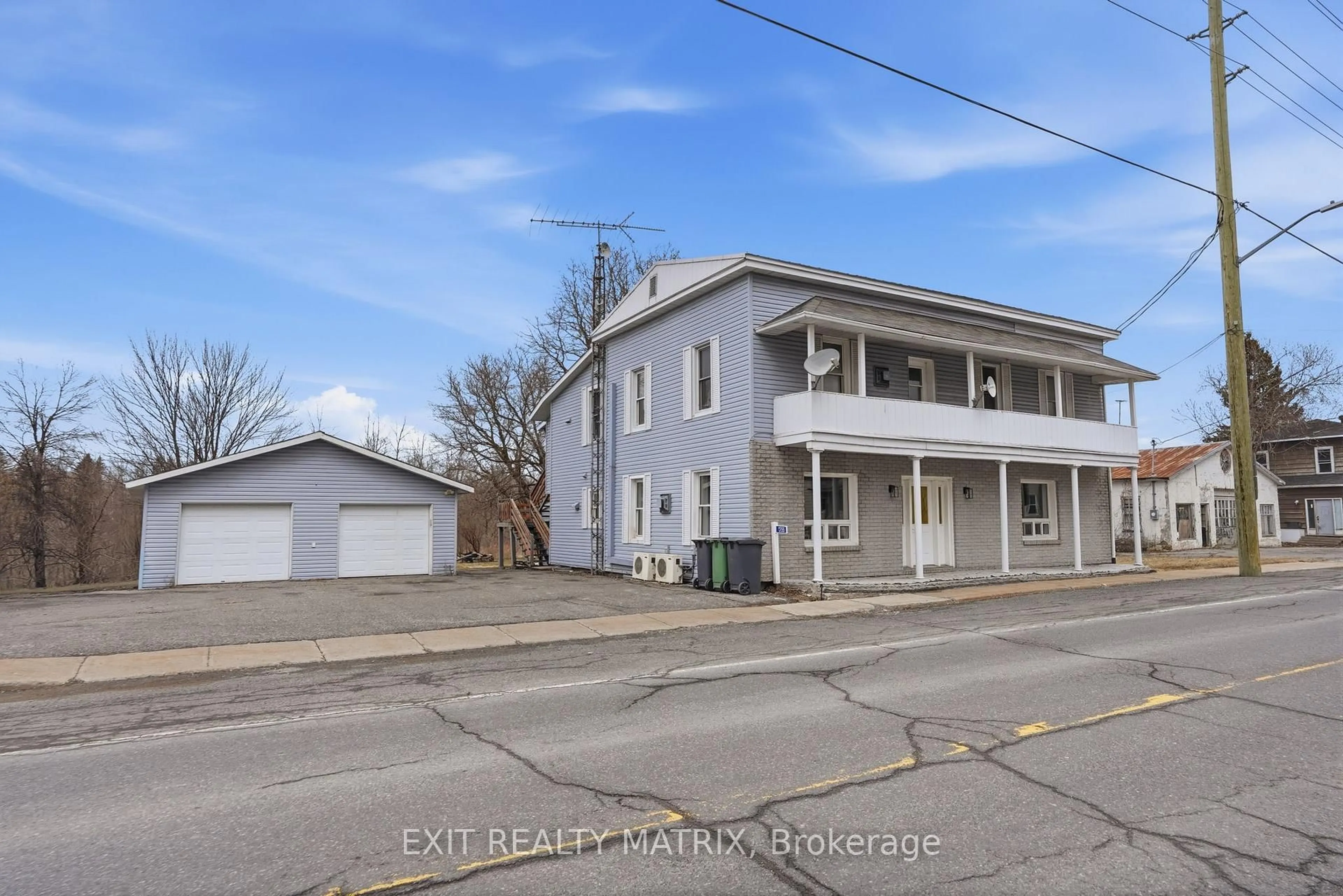 A pic from outside/outdoor area/front of a property/back of a property/a pic from drone, building for 1255 Labrosse St, East Hawkesbury Ontario K0B 1P0