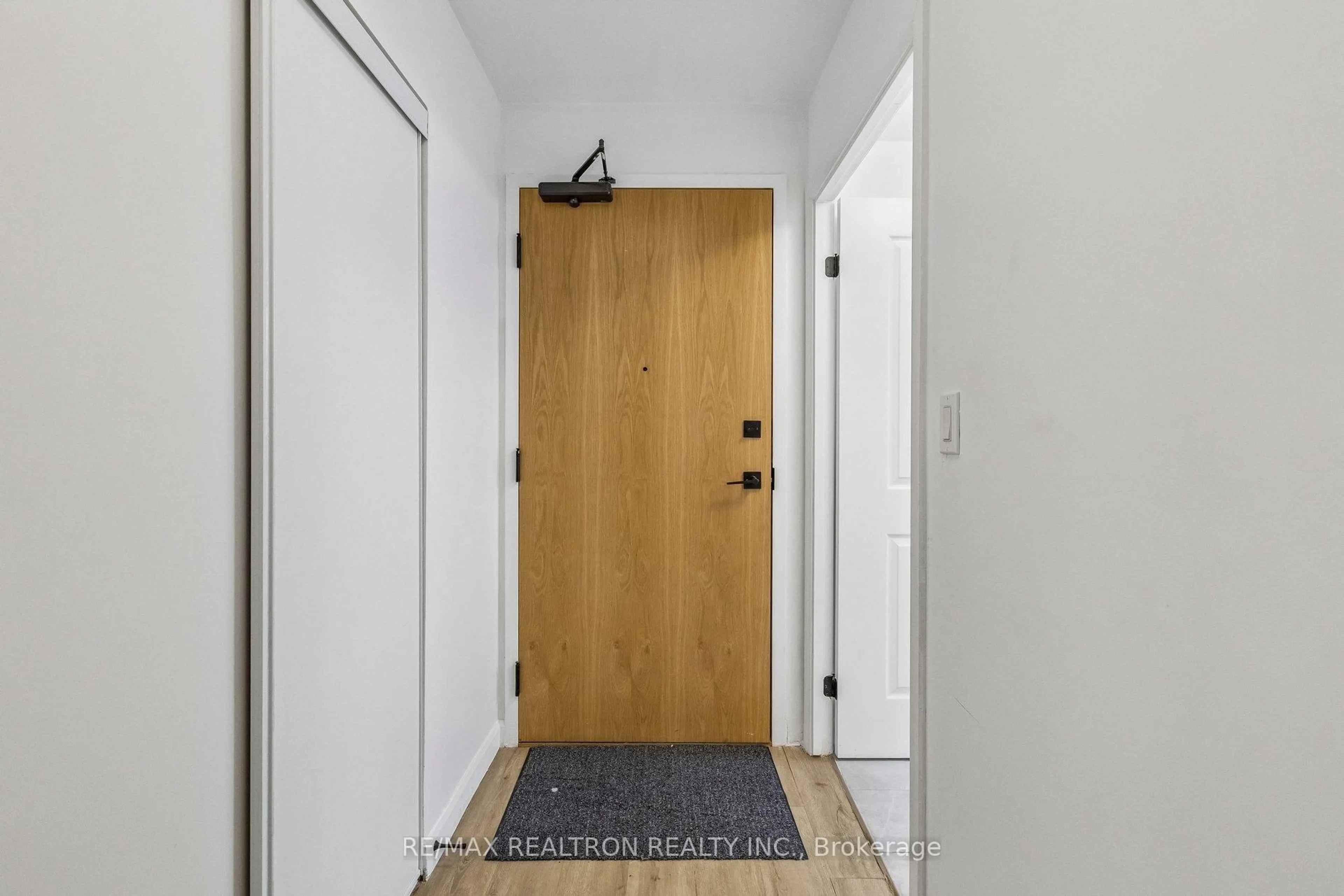 Indoor entryway for 7 Erie Ave #305, Brantford Ontario N3S 0K5