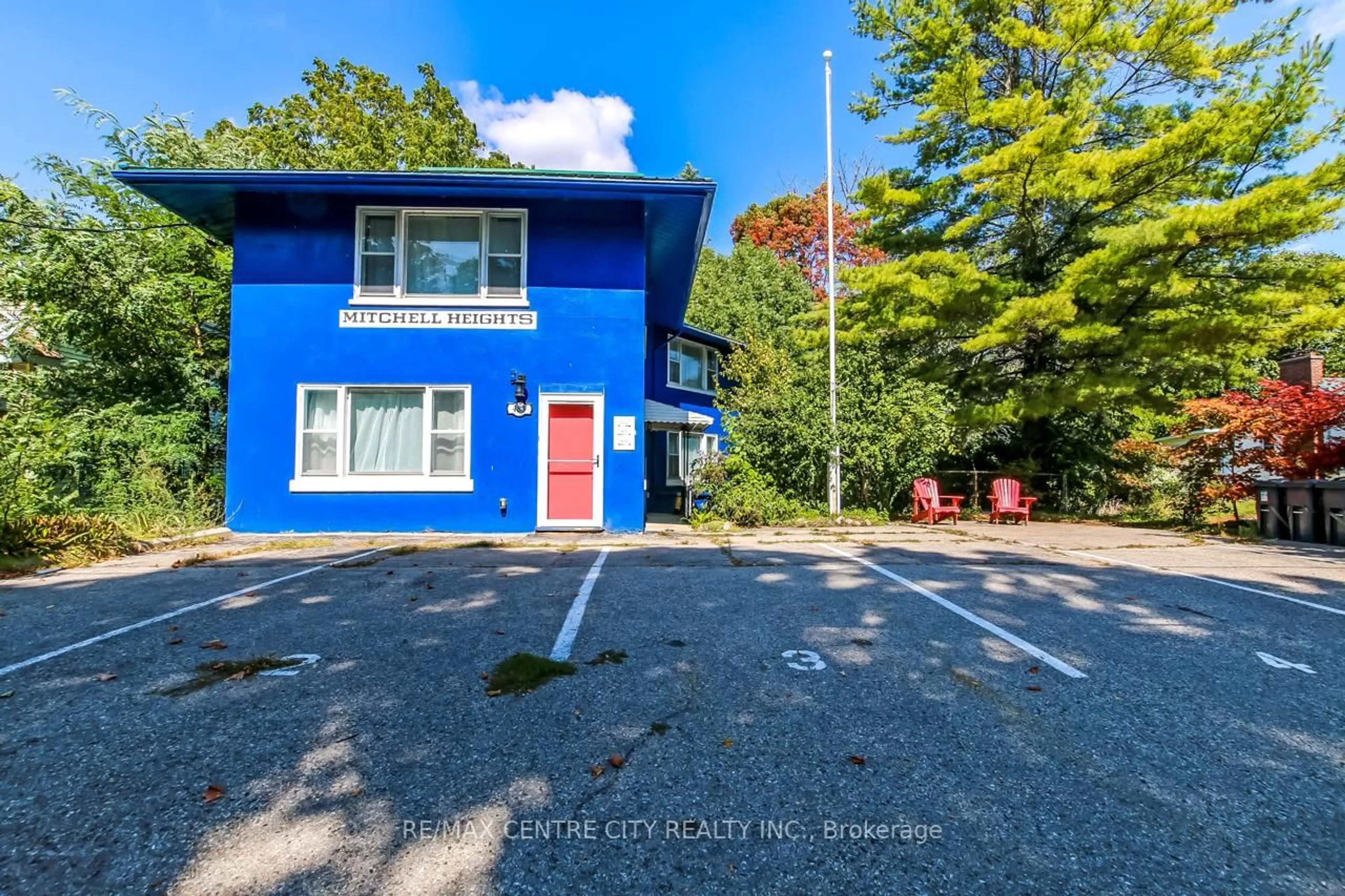 A pic from outside/outdoor area/front of a property/back of a property/a pic from drone, building for 483 George St, Central Elgin Ontario N5L 1H1