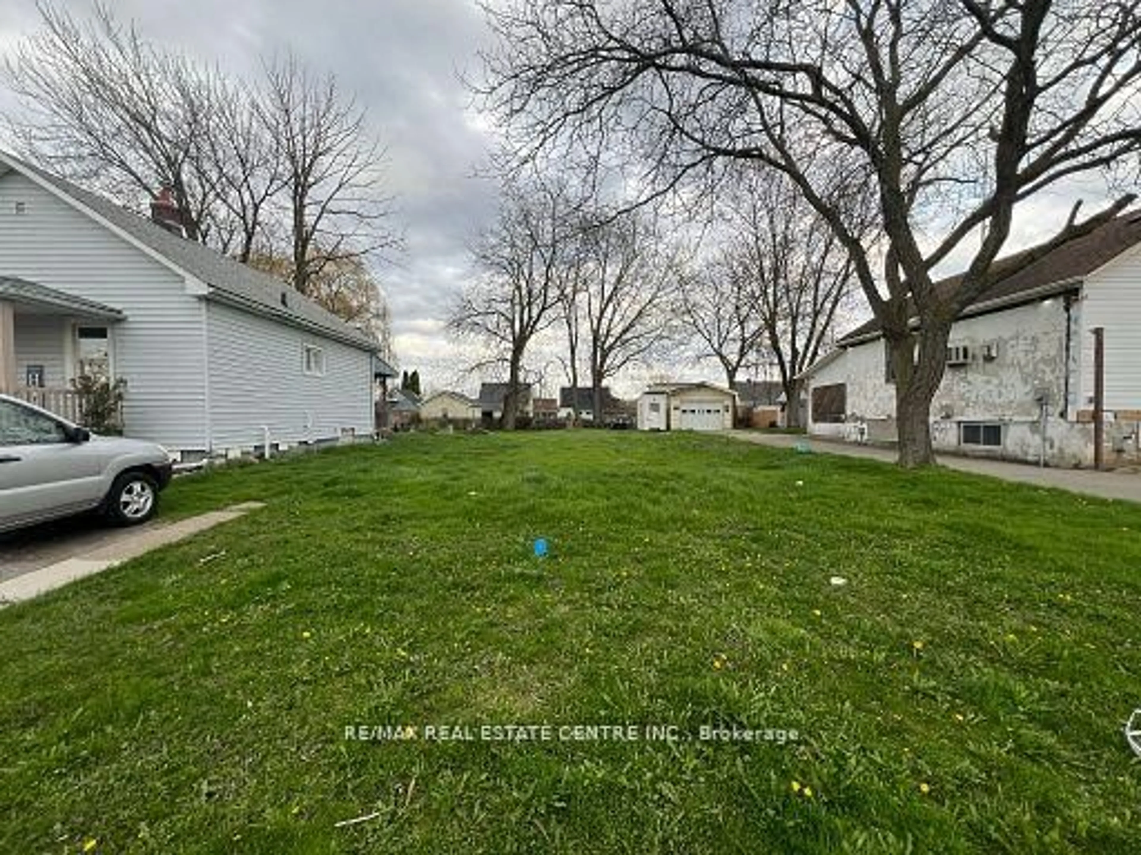 A pic from outside/outdoor area/front of a property/back of a property/a pic from drone, street for 4346 Third Ave, Niagara Falls Ontario L2E 4K6