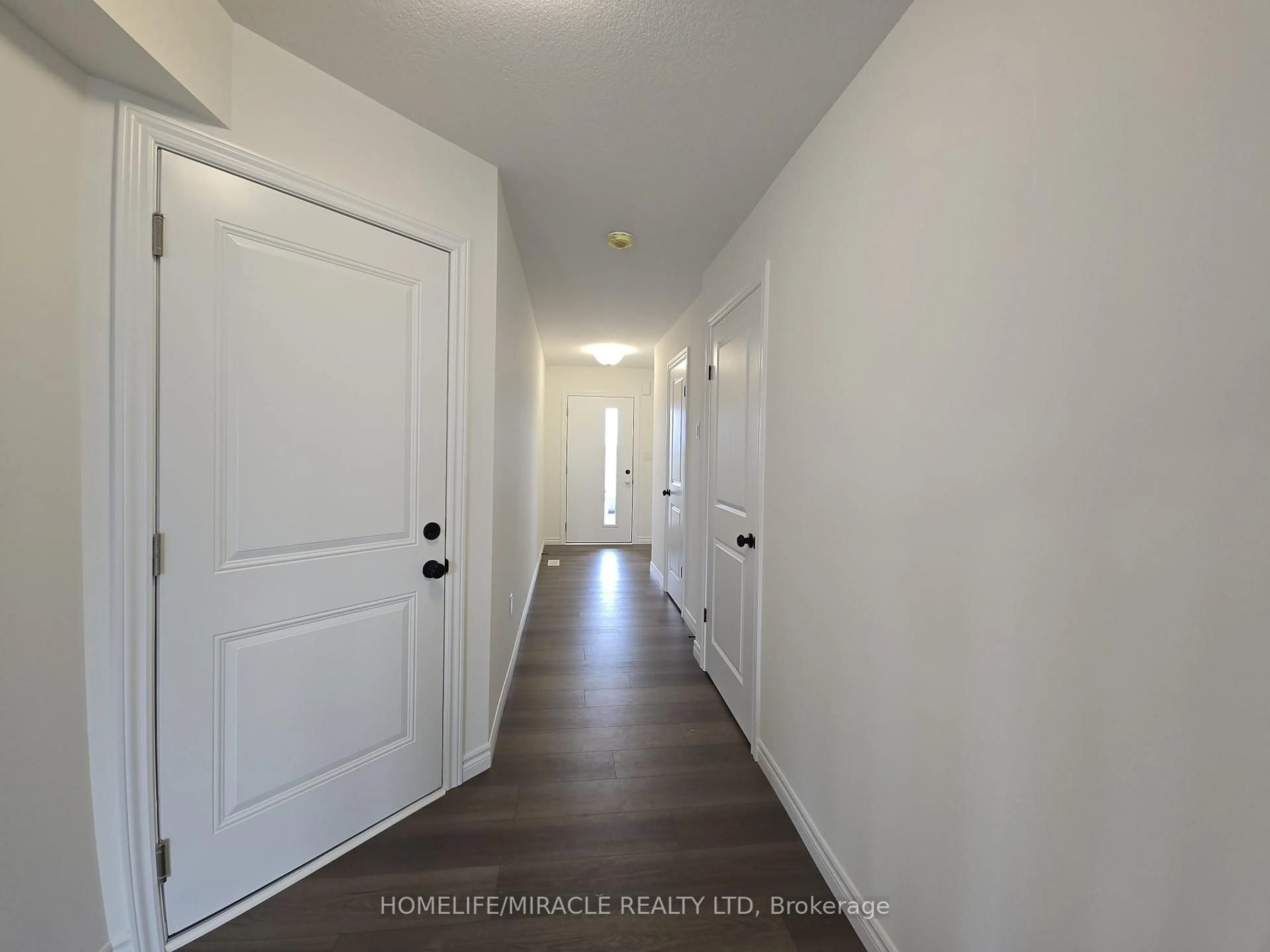 Indoor entryway for 117 Mattingley St, Brant Ontario N3L 2M2