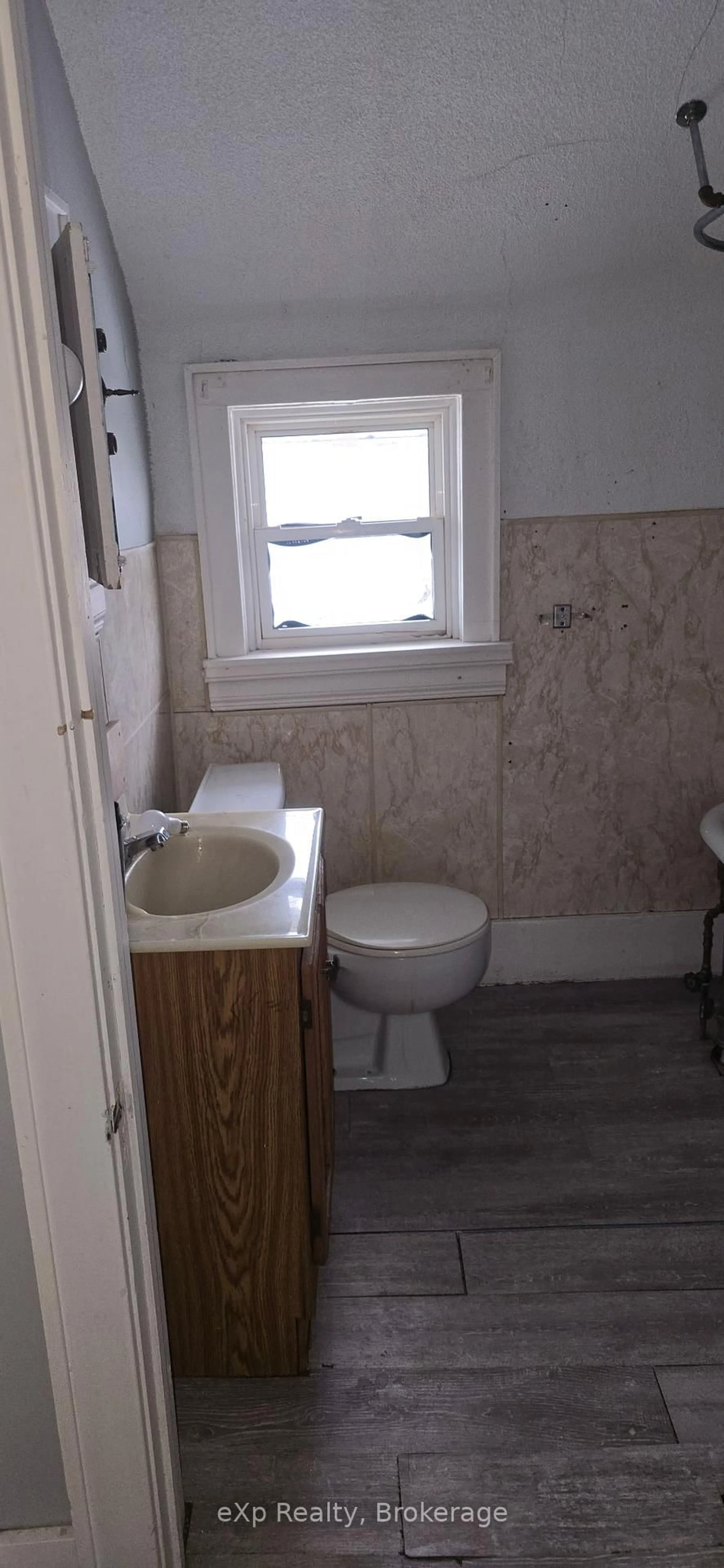 Standard bathroom, unknown for 14 Blucher St, Sault Ste Marie Ontario P6A 2V4