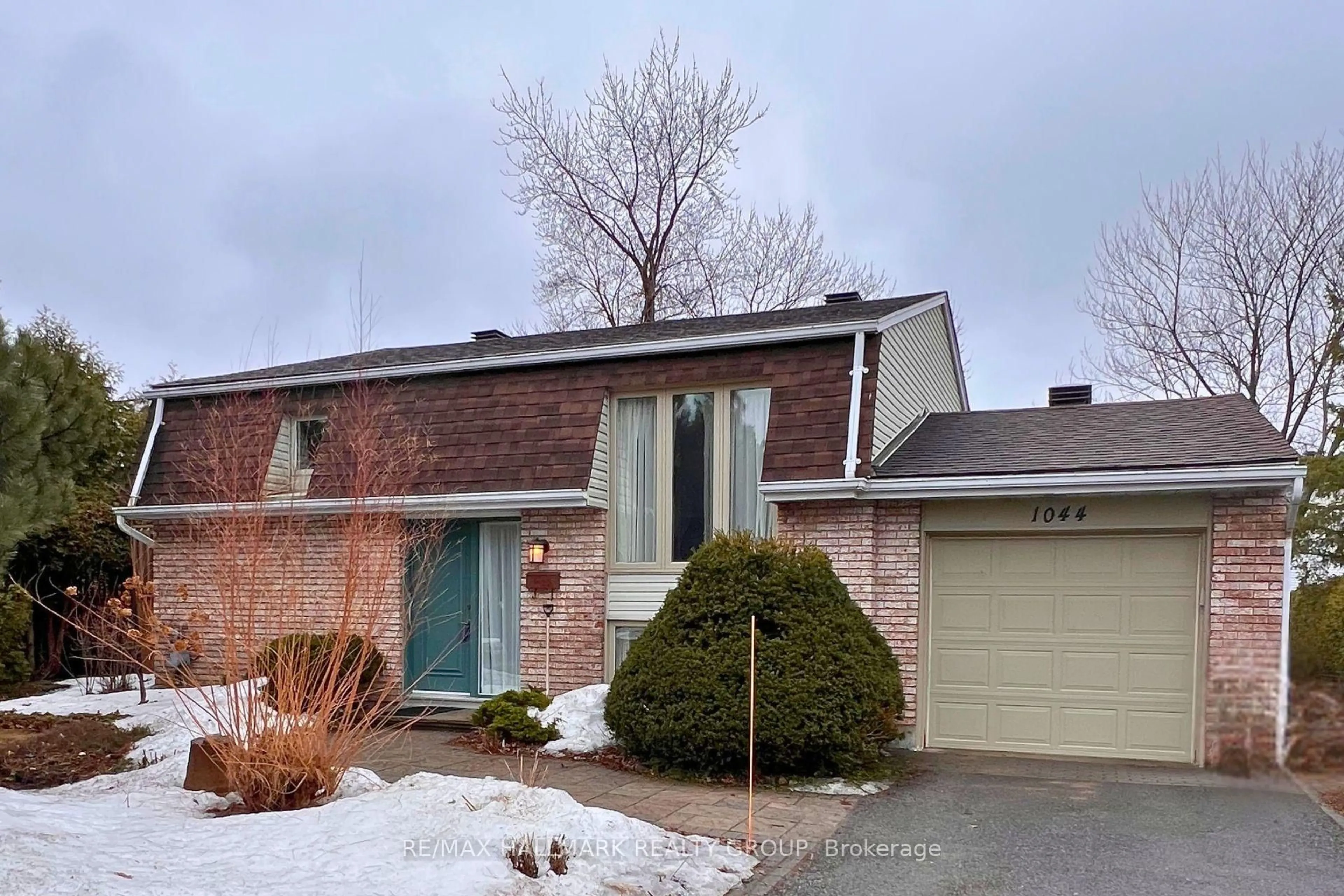 Home with brick exterior material, street for 1044 Adley Rd, Ottawa Ontario K1J 8B9