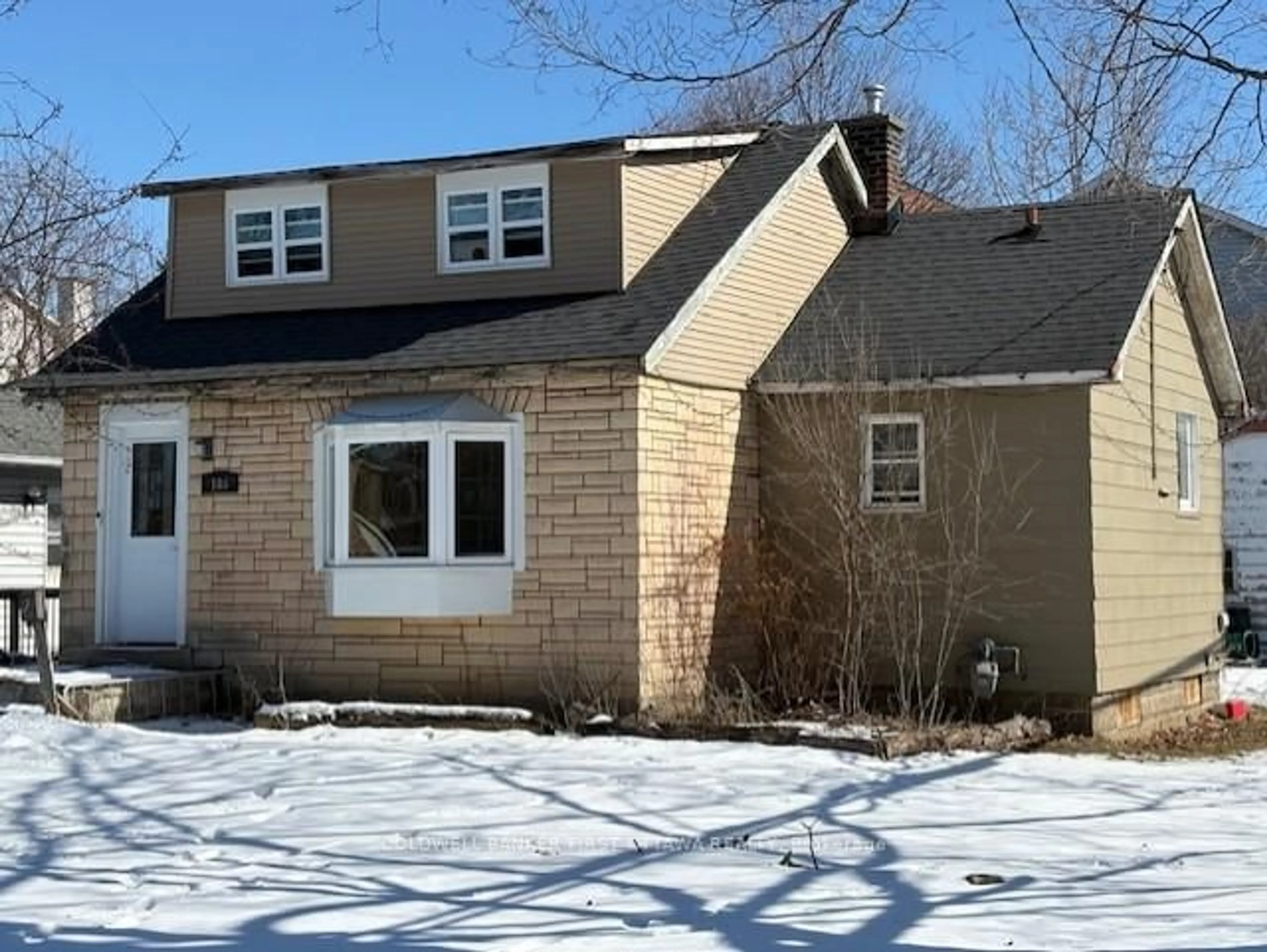 Home with vinyl exterior material, street for 185 Compton Ave, Ottawa Ontario K2B 5A6