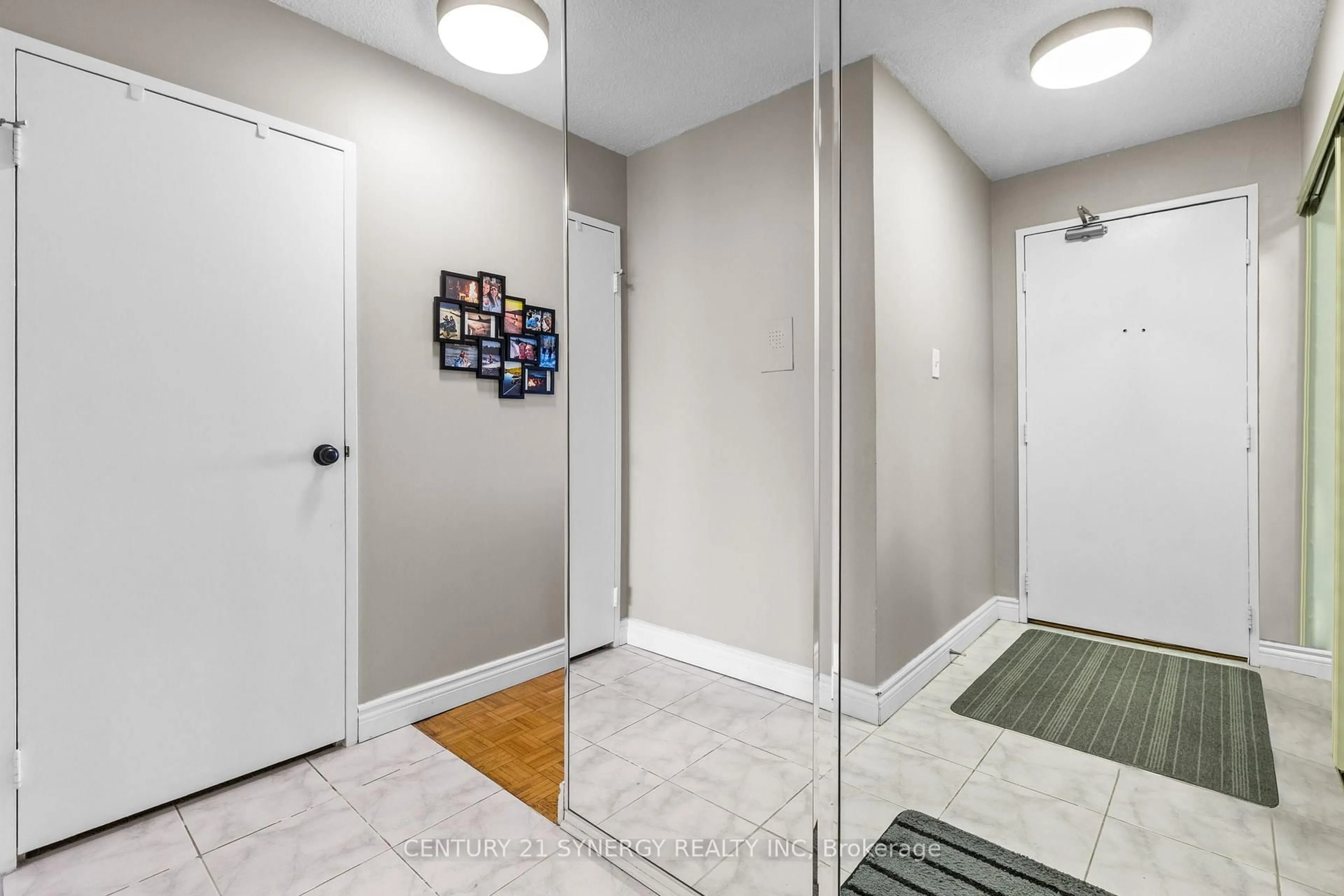 Indoor entryway for 158A McArthur Ave #1009, Ottawa Ontario K1L 7E7