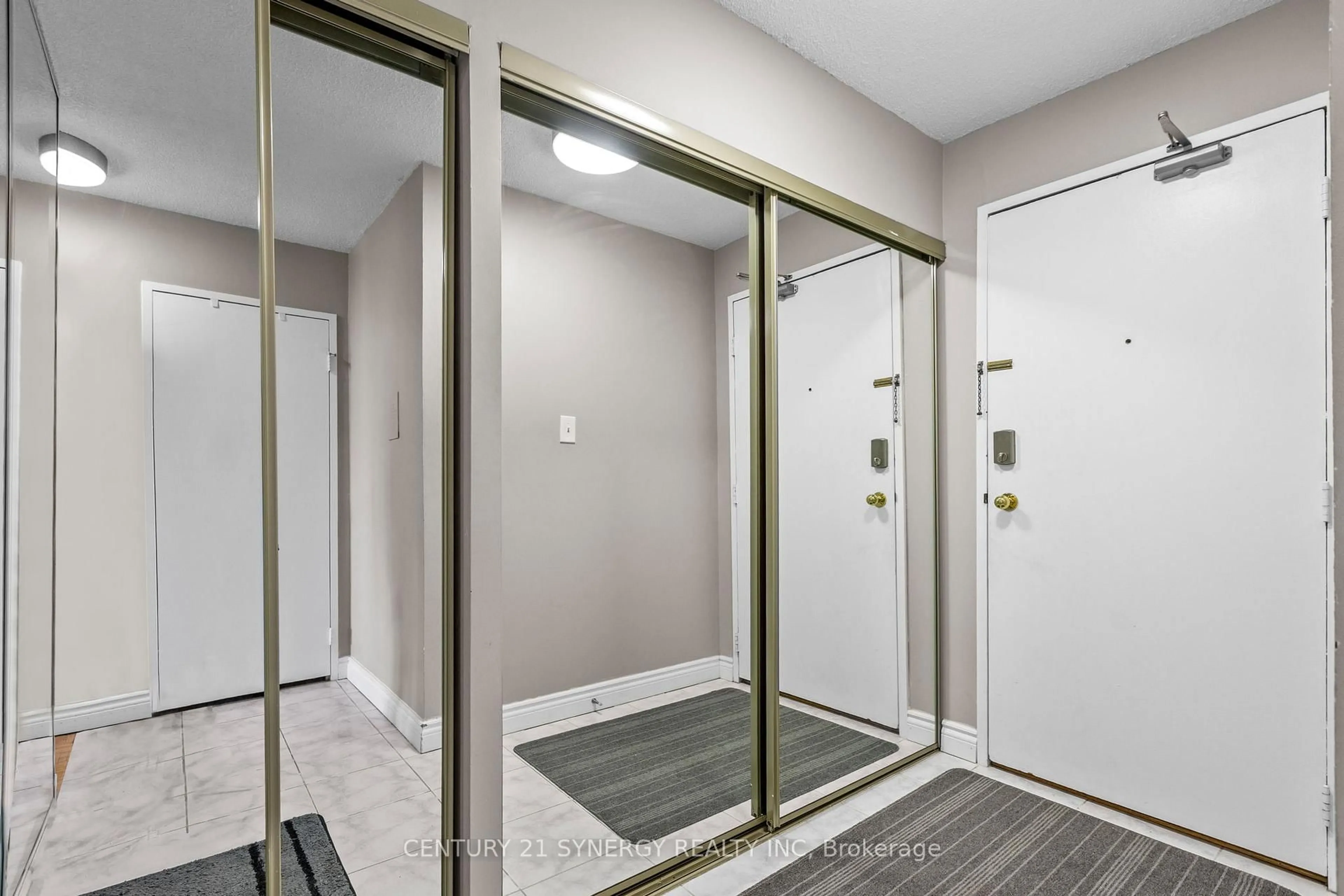 Indoor entryway for 158A McArthur Ave #1009, Ottawa Ontario K1L 7E7