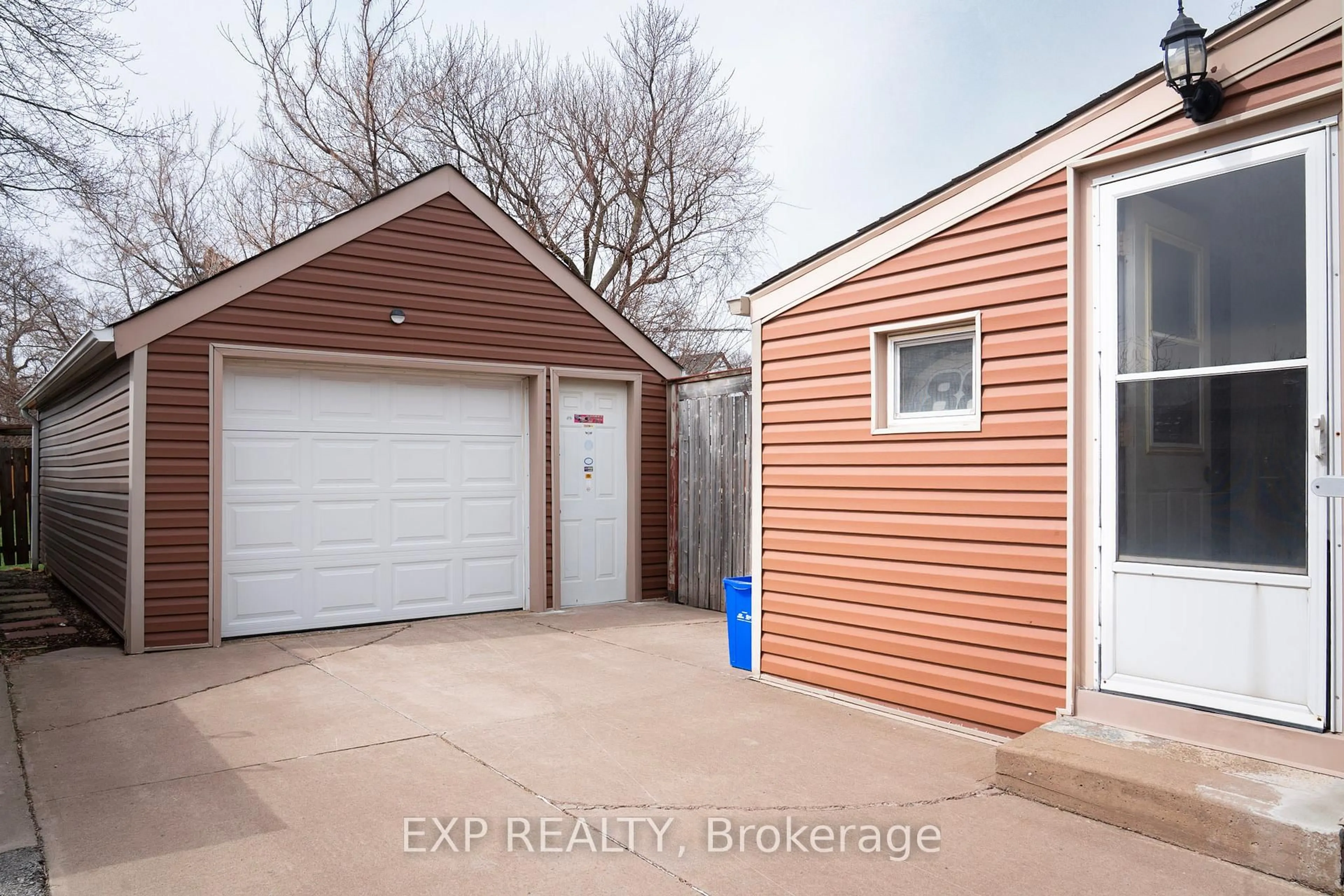 Unknown for 125 Grantham Ave, St. Catharines Ontario L2P 3H3