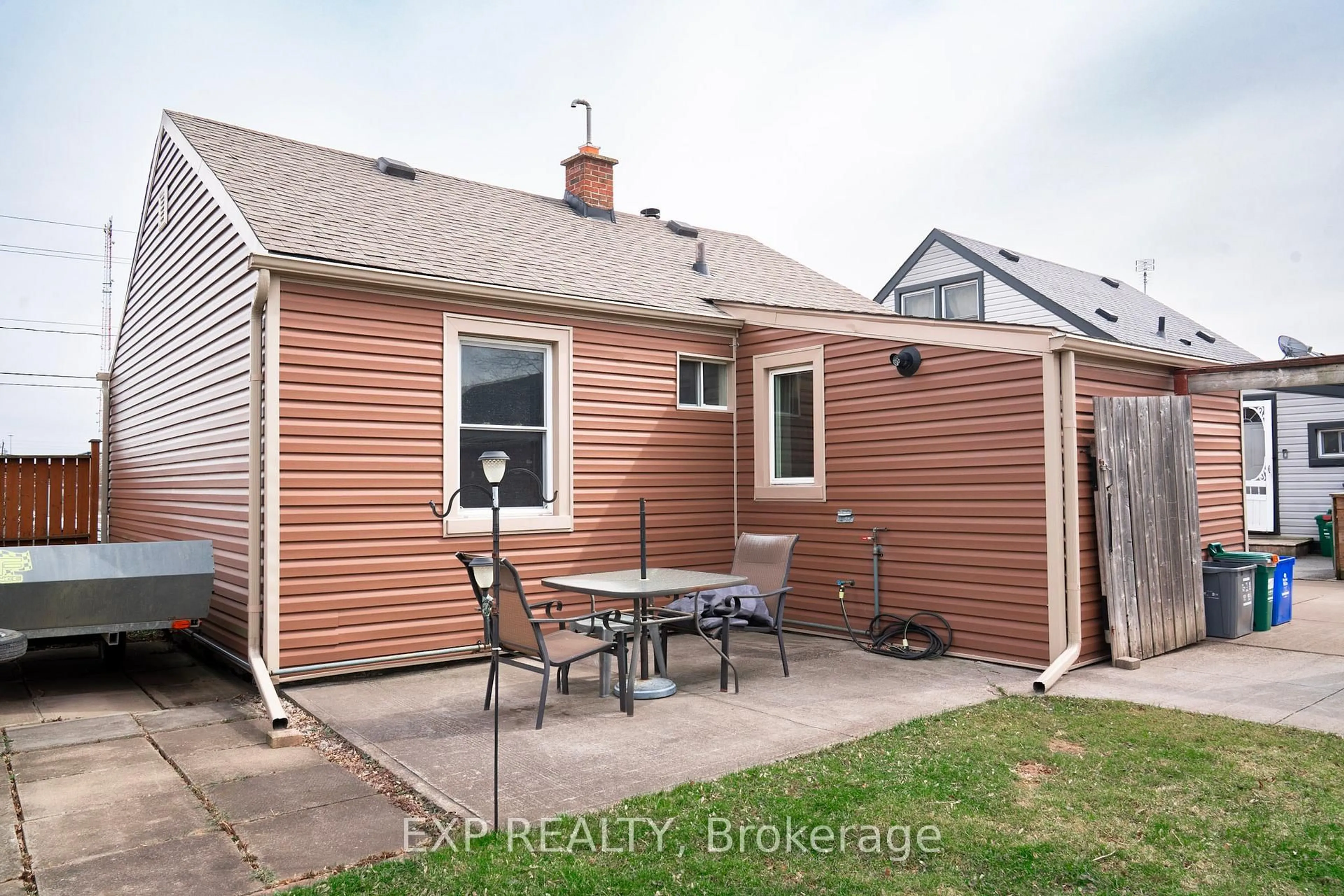 Patio, street for 125 Grantham Ave, St. Catharines Ontario L2P 3H3