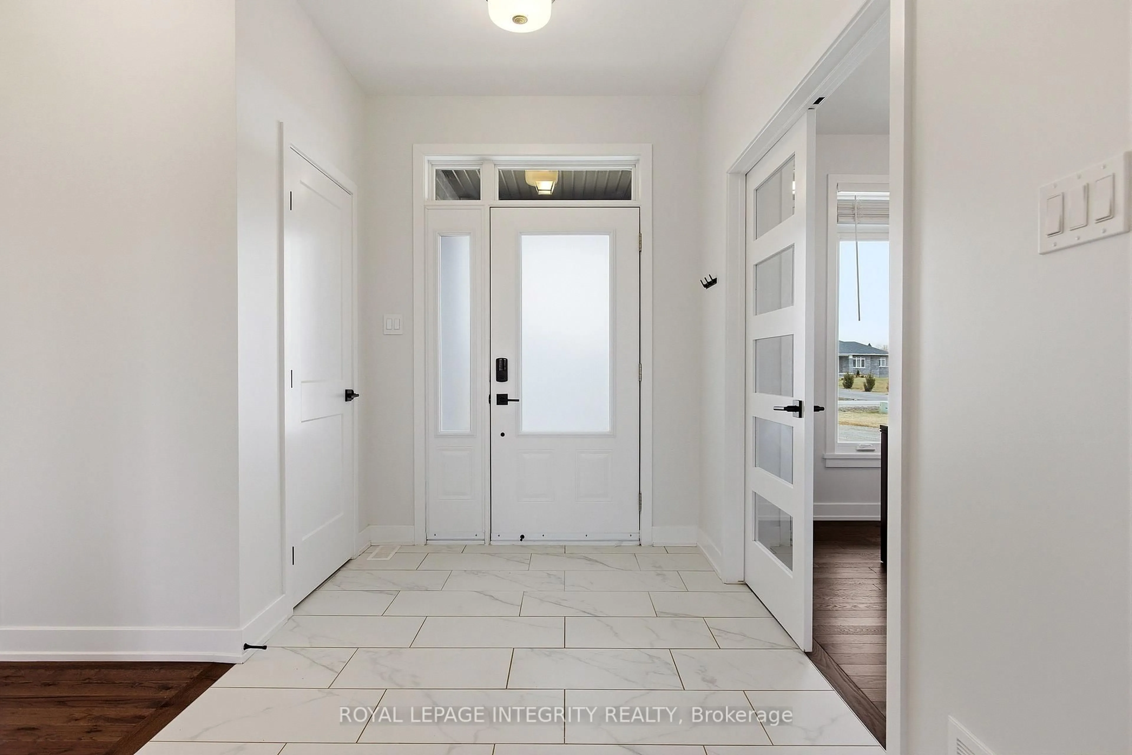 Indoor entryway for 444 EJS Lane, Smiths Falls Ontario K7A 4S7