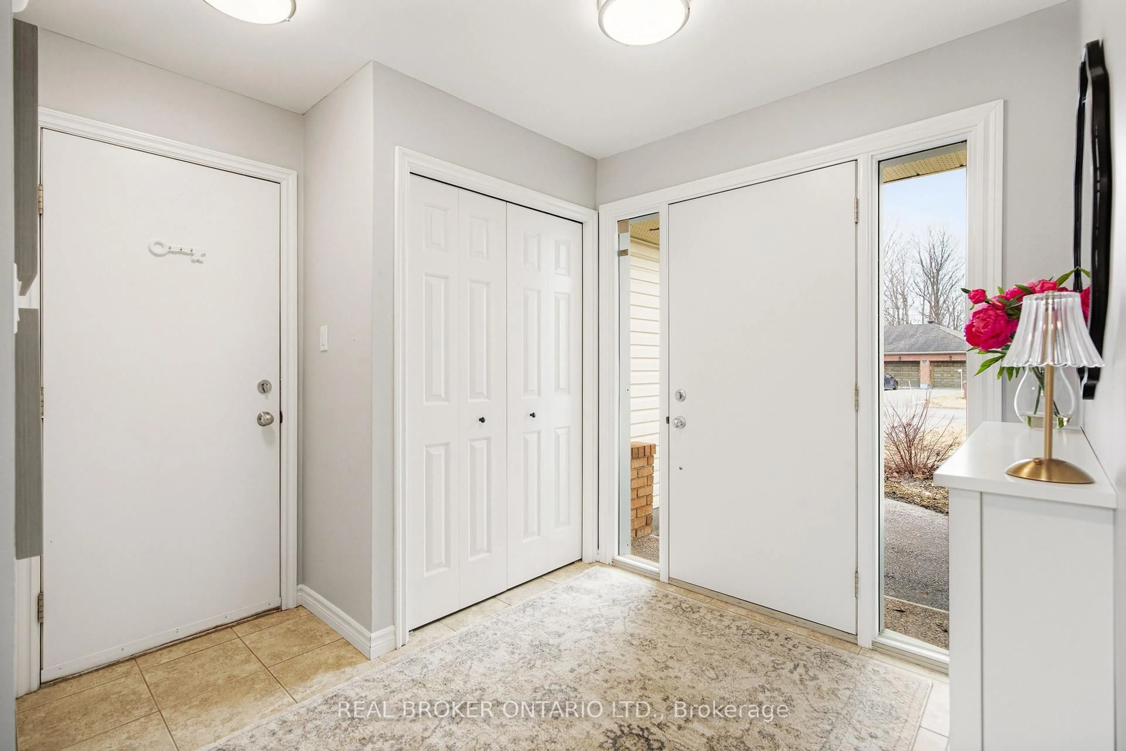 Indoor entryway for 5723 Loyalist St, Osgoode Ontario K0A 2W0