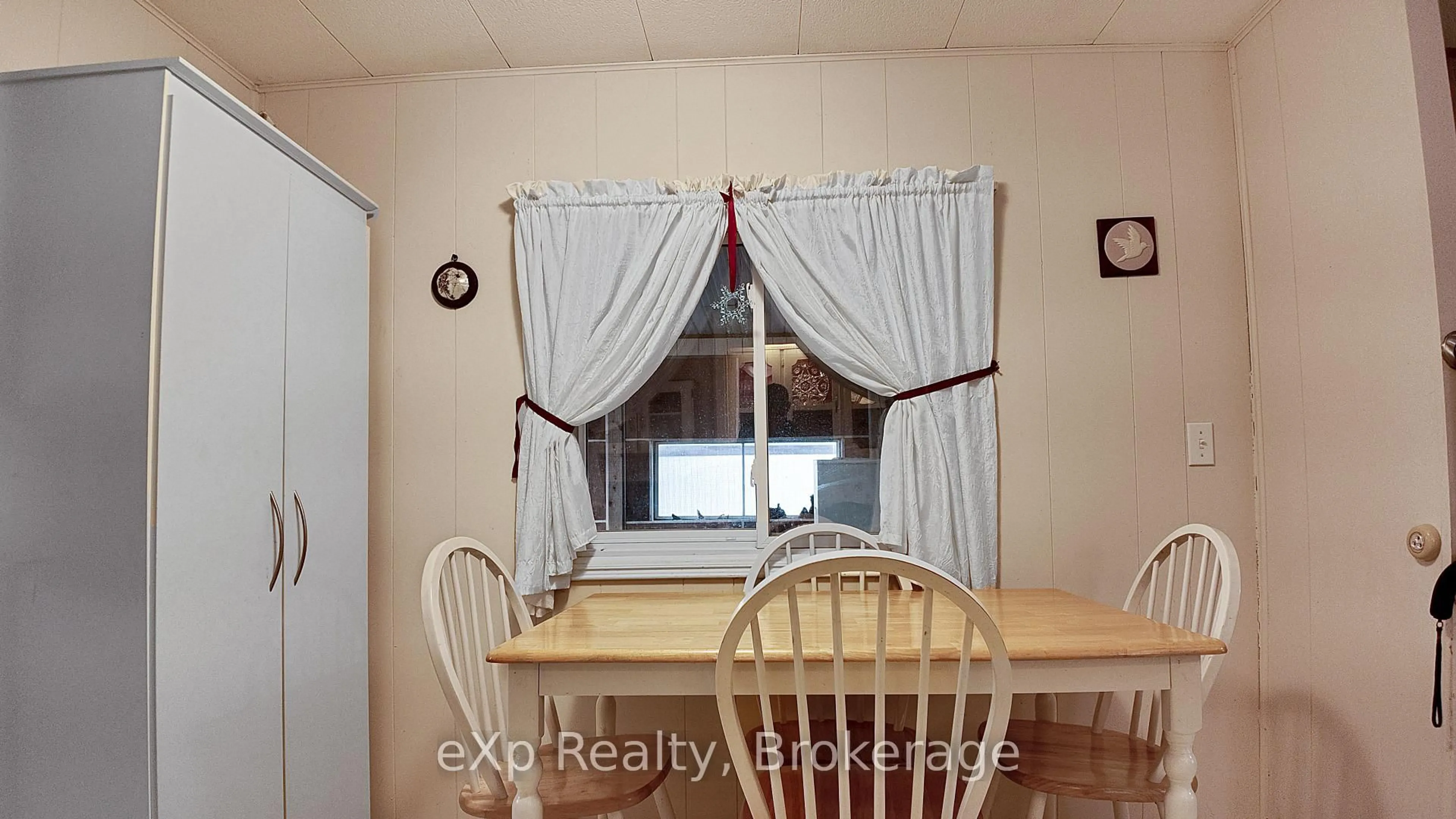 Dining room, unknown for 9 Dove Rd, Brockton Ontario N0G 2V0