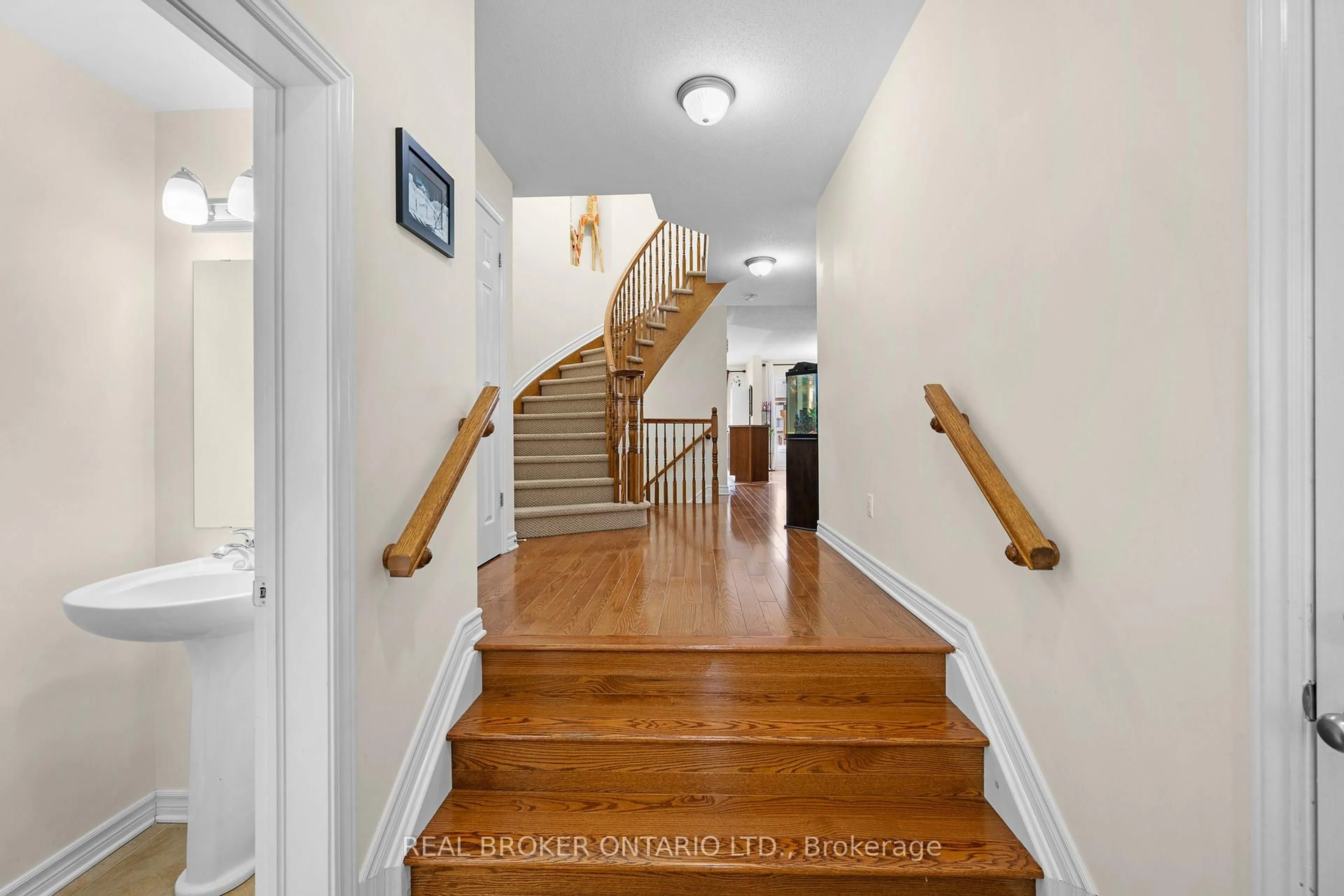 Indoor foyer for 716 Whaley Rdge, Ottawa Ontario K4A 0P7