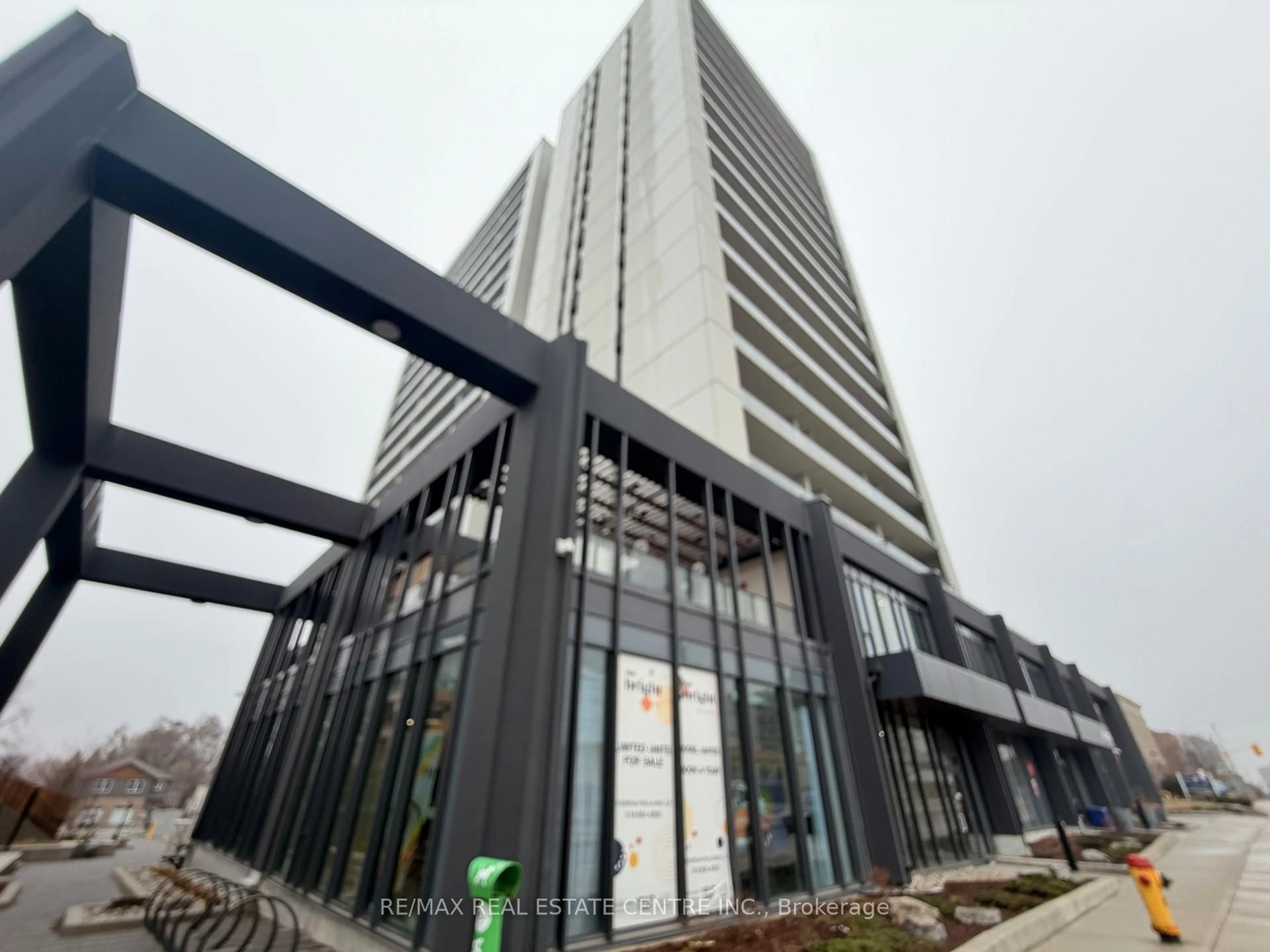 Indoor foyer for 741 King St #301, Kitchener Ontario N2G 0E9