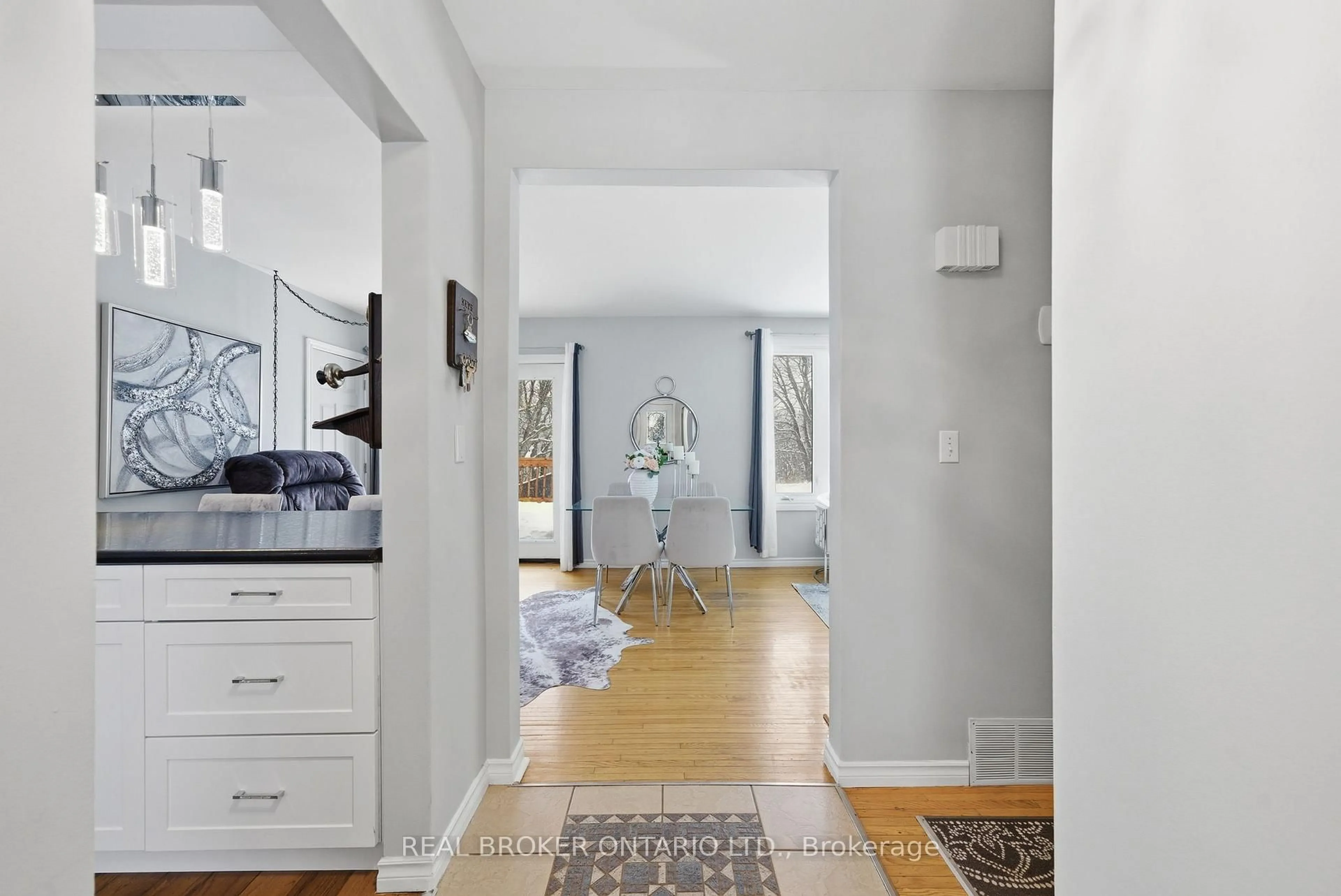 Indoor entryway for 1157 Lakeshore Rd, Port Hope Ontario L1B 1L9