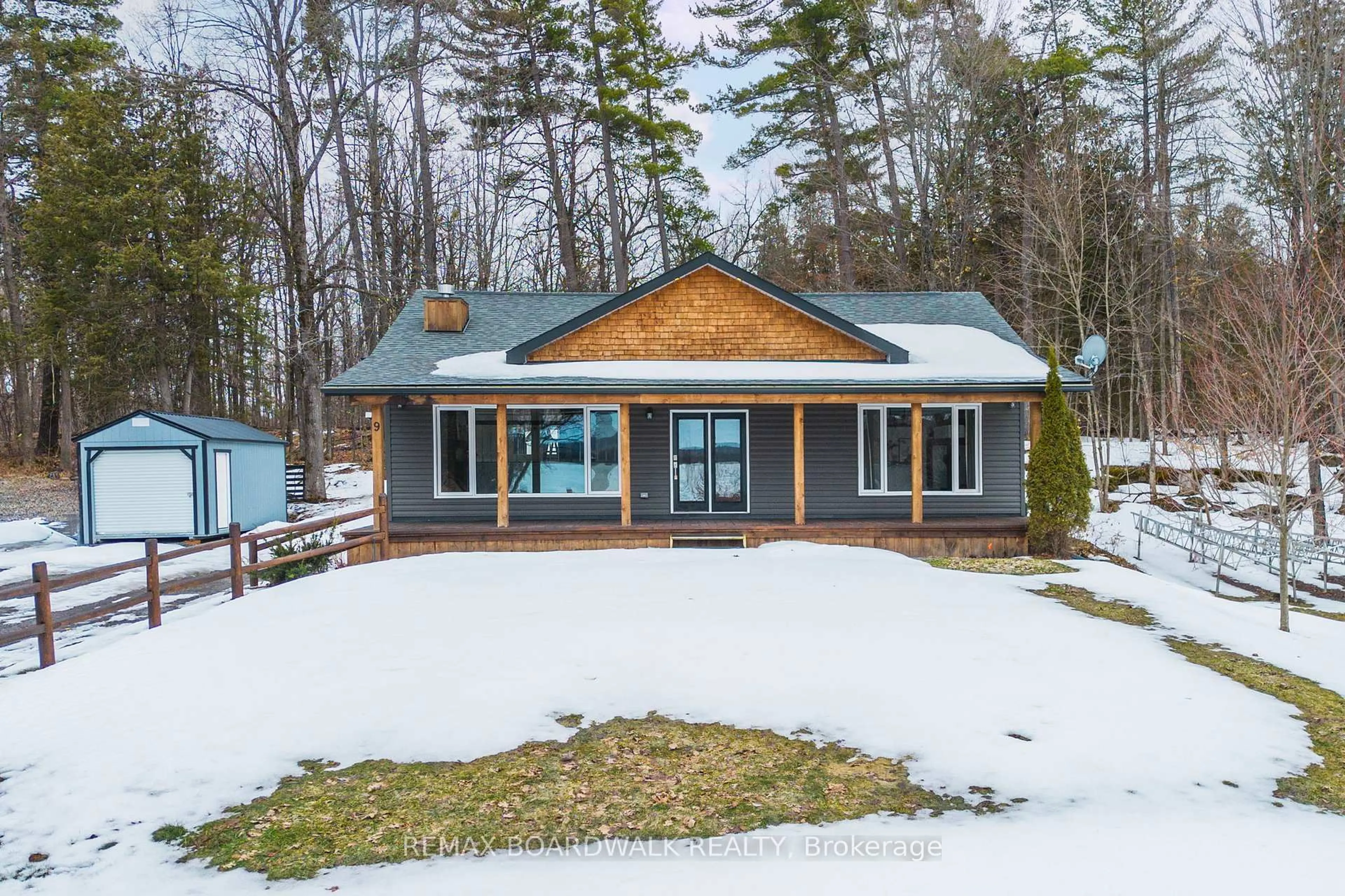 Home with vinyl exterior material, unknown for 9 Skebo Lane, Renfrew Ontario K7V 3Z8