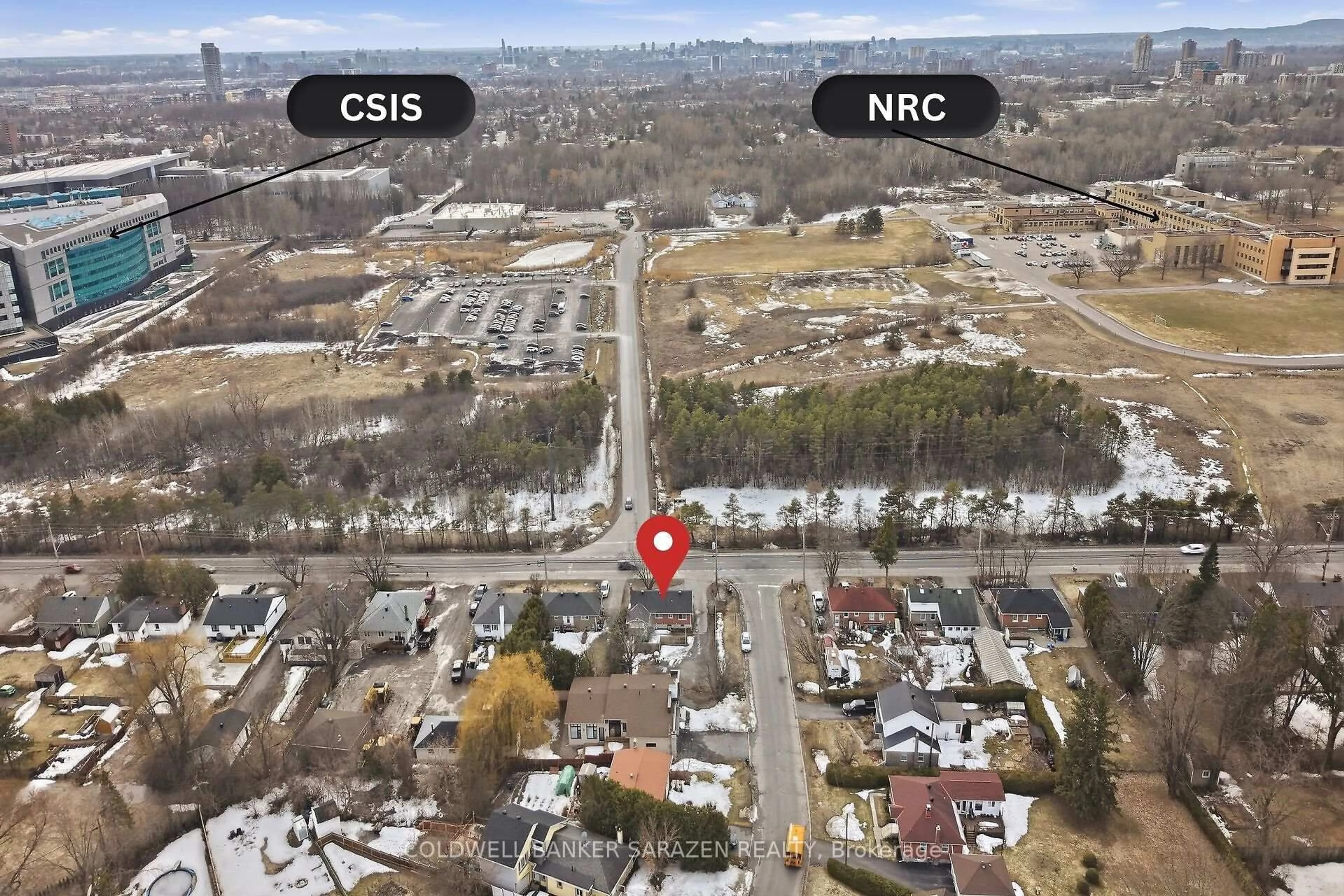 A pic from outside/outdoor area/front of a property/back of a property/a pic from drone, street for 911 Blair Rd, Gloucester Ontario K1J 7M8