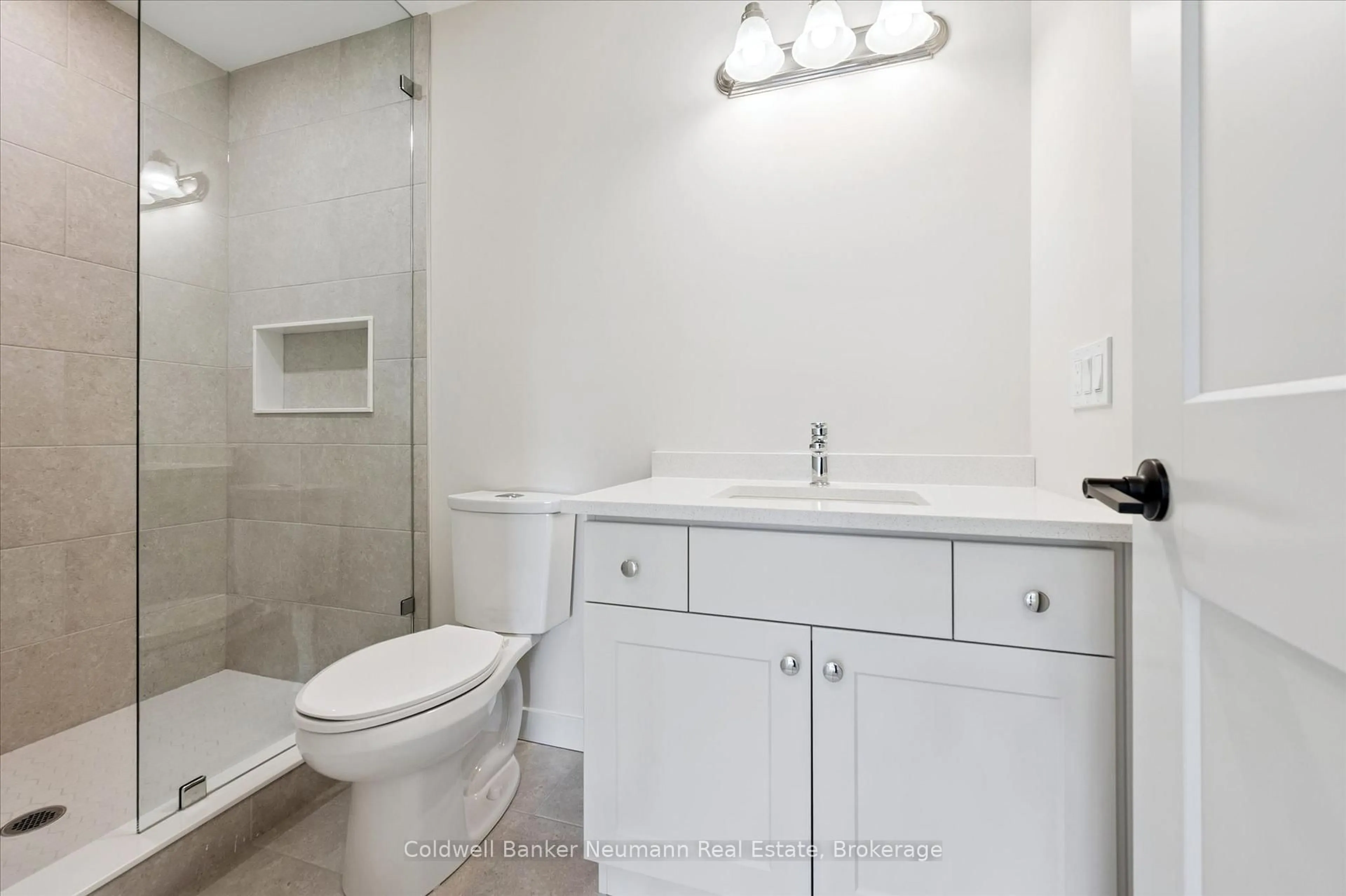 Standard bathroom, ceramic/tile floor for 30 Fieldstone Lane, Centre Wellington Ontario N0B 1S0