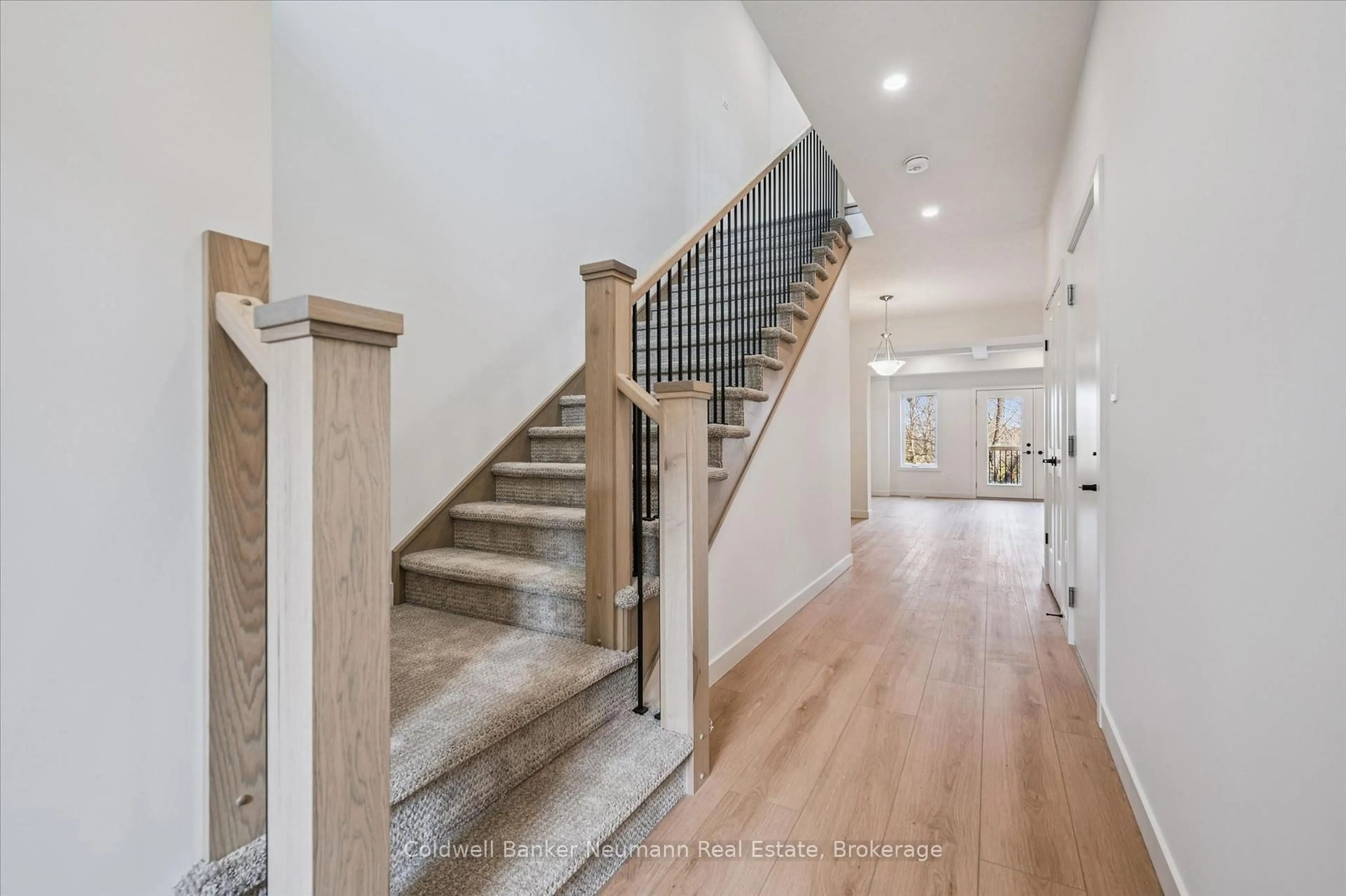 Unknown for 32 Fieldstone Lane, Centre Wellington Ontario N0B 1S0