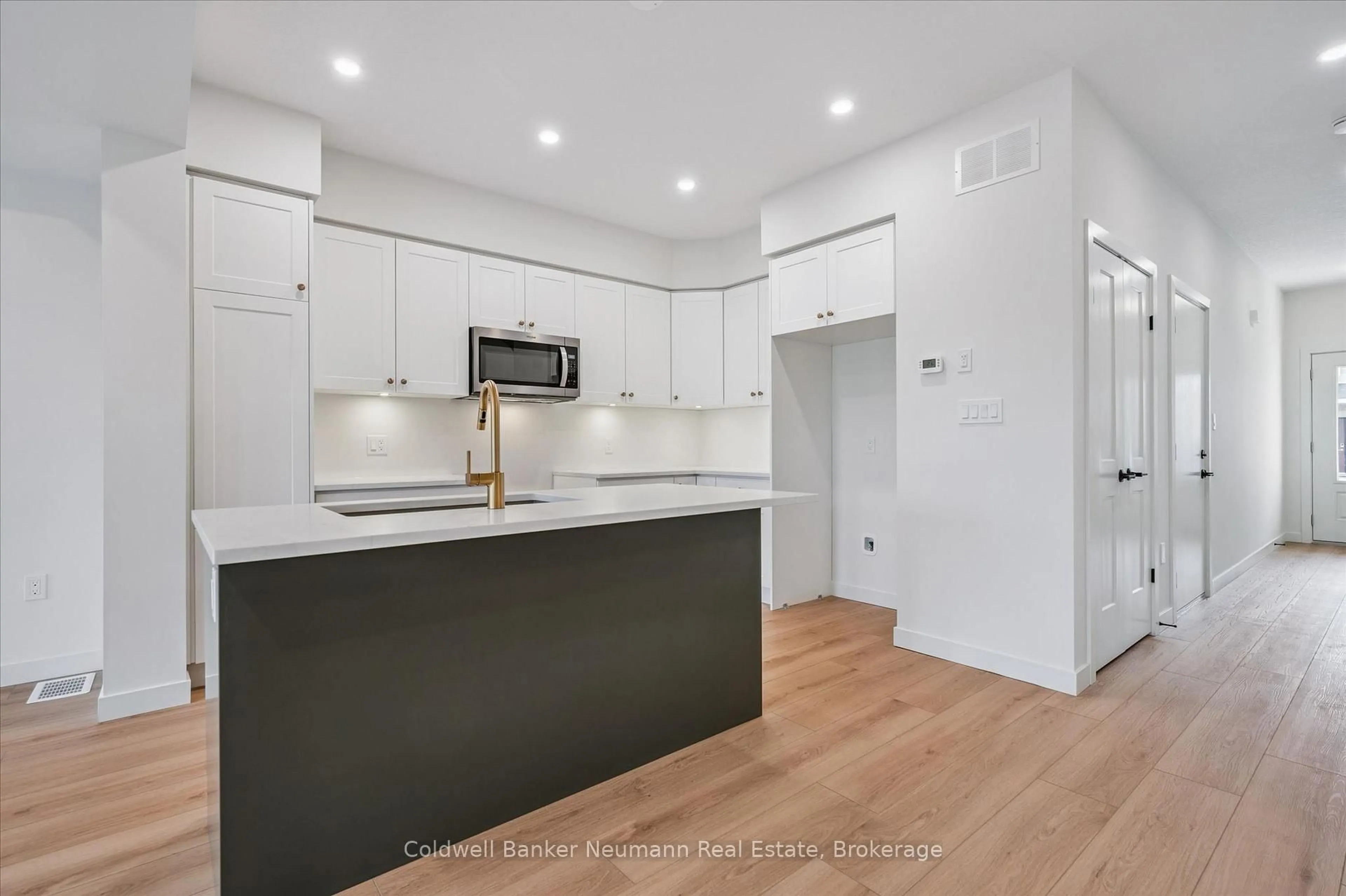 Open concept kitchen, unknown for 32 Fieldstone Lane, Centre Wellington Ontario N0B 1S0