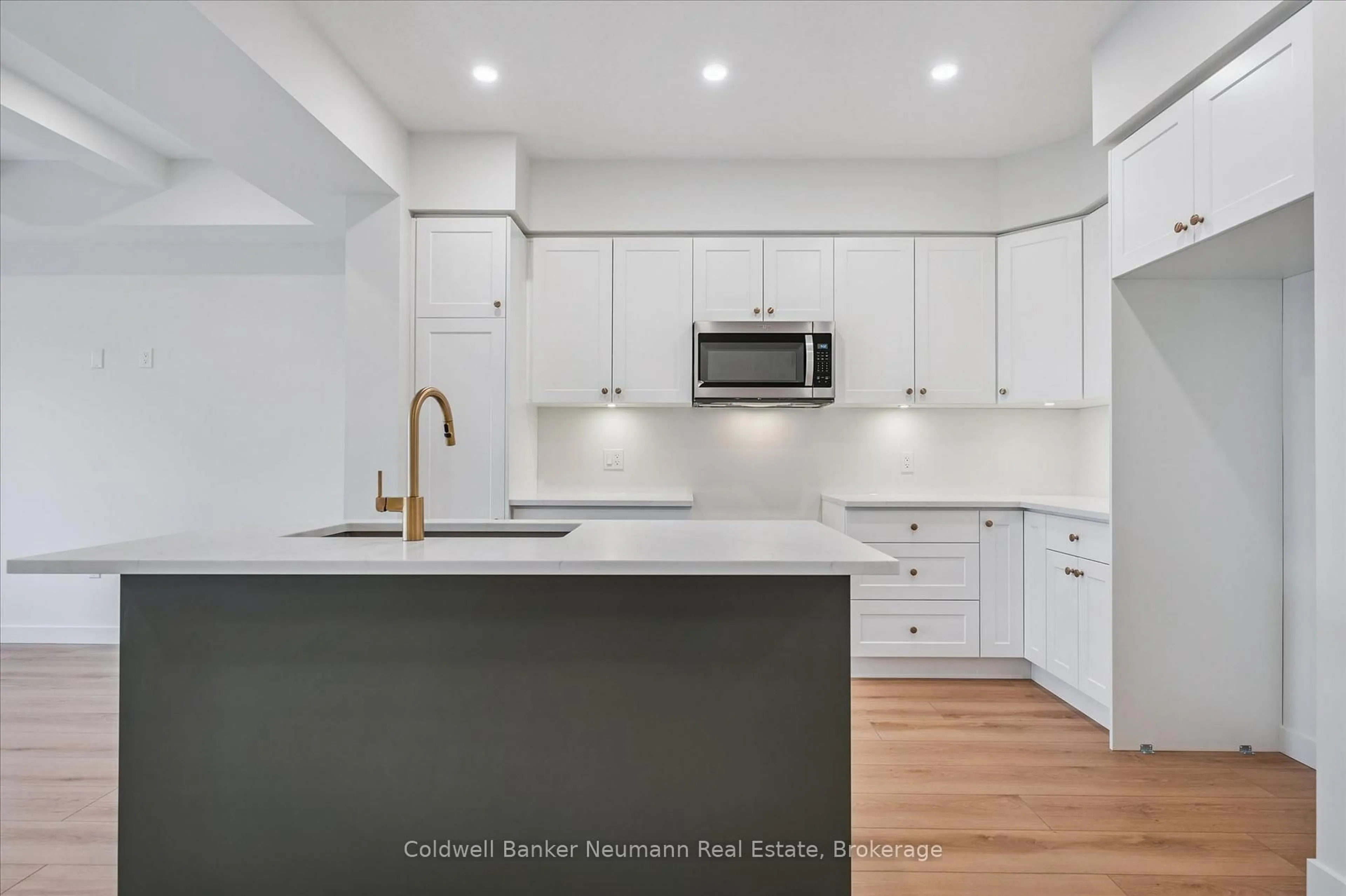 Open concept kitchen, unknown for 32 Fieldstone Lane, Centre Wellington Ontario N0B 1S0