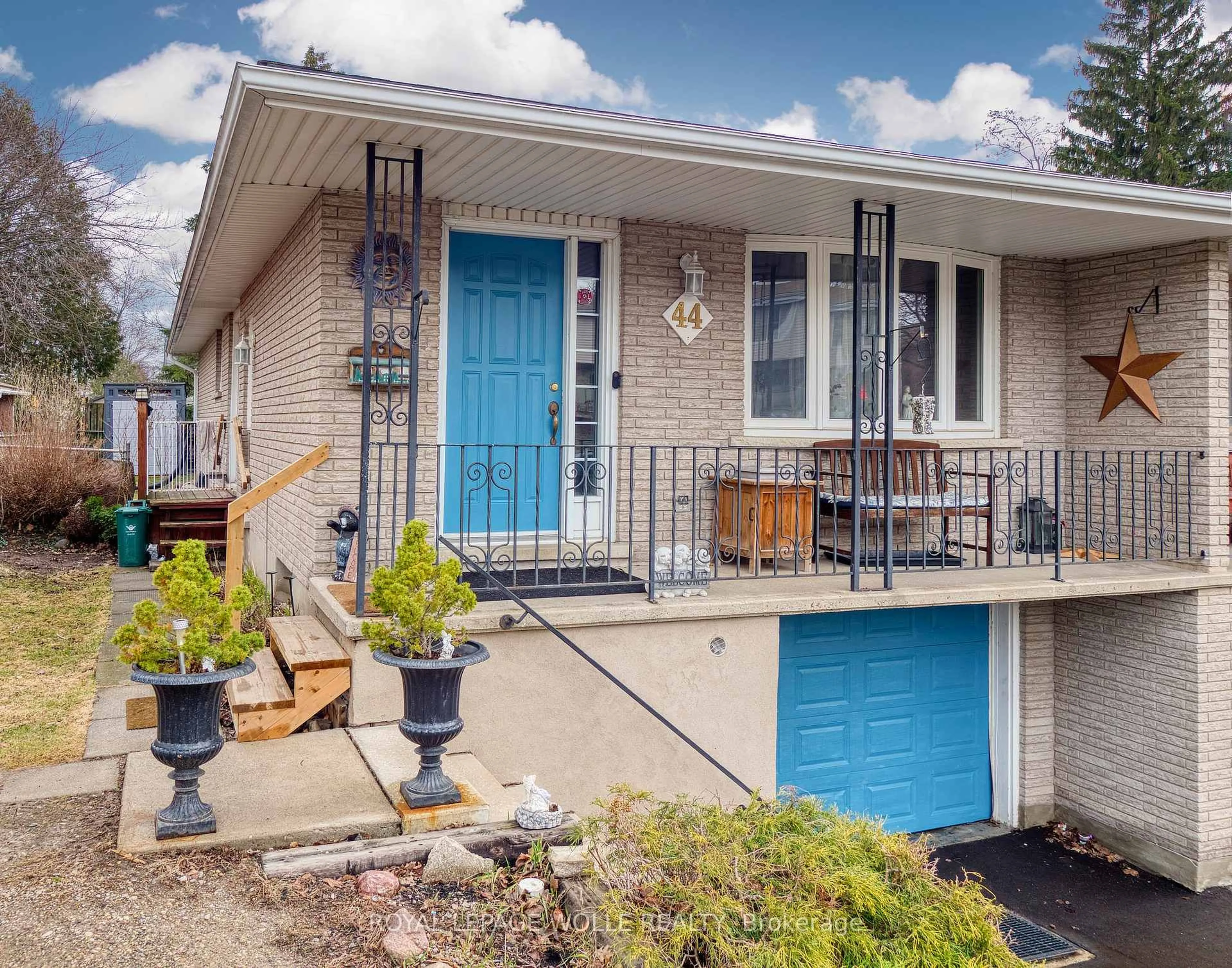 Home with vinyl exterior material, street for 44 Breckenridge Dr, Kitchener Ontario N2B 2N9