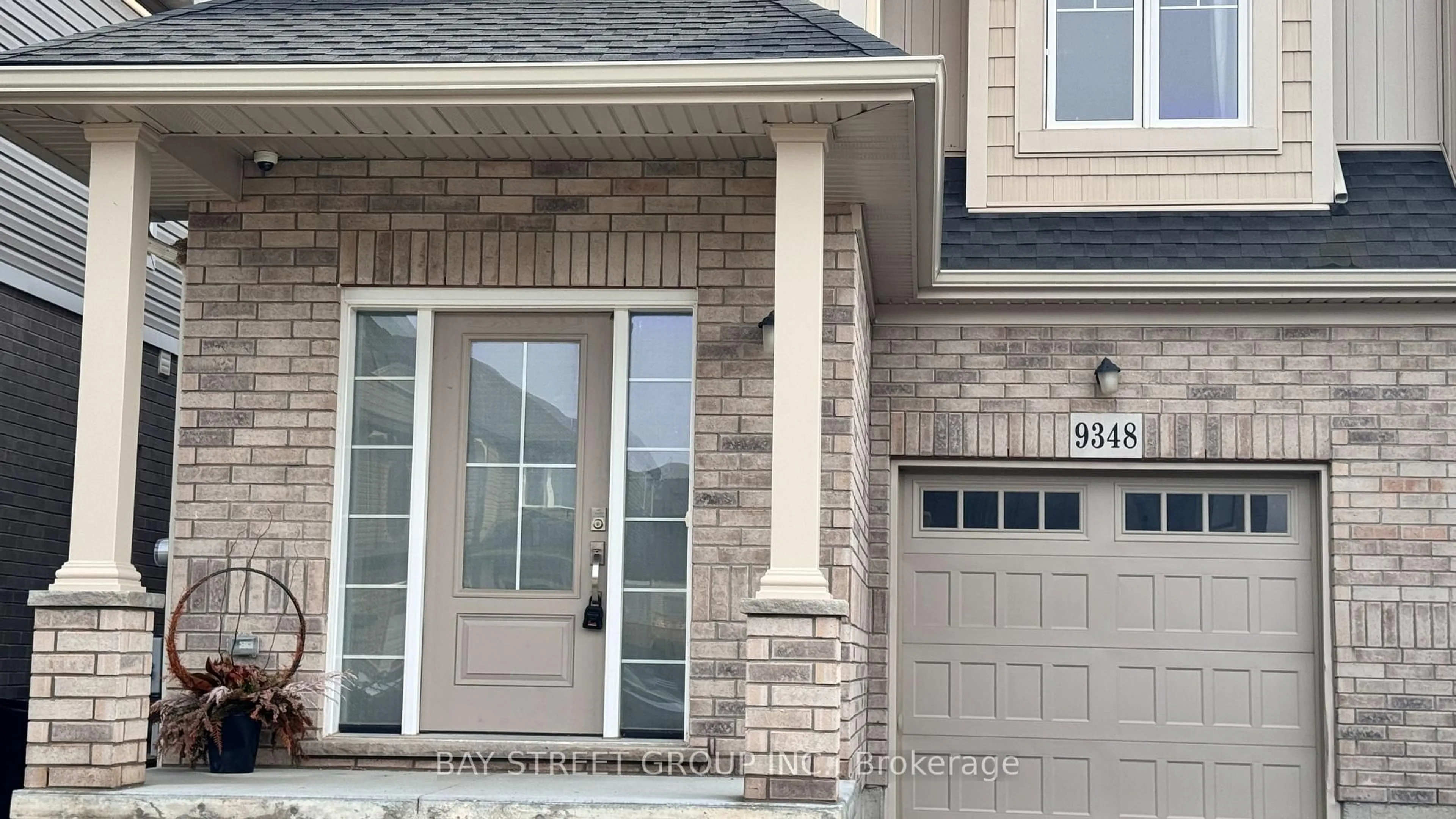 Home with brick exterior material, street for 9348 White Oak Ave, Niagara Falls Ontario L2G 3P6