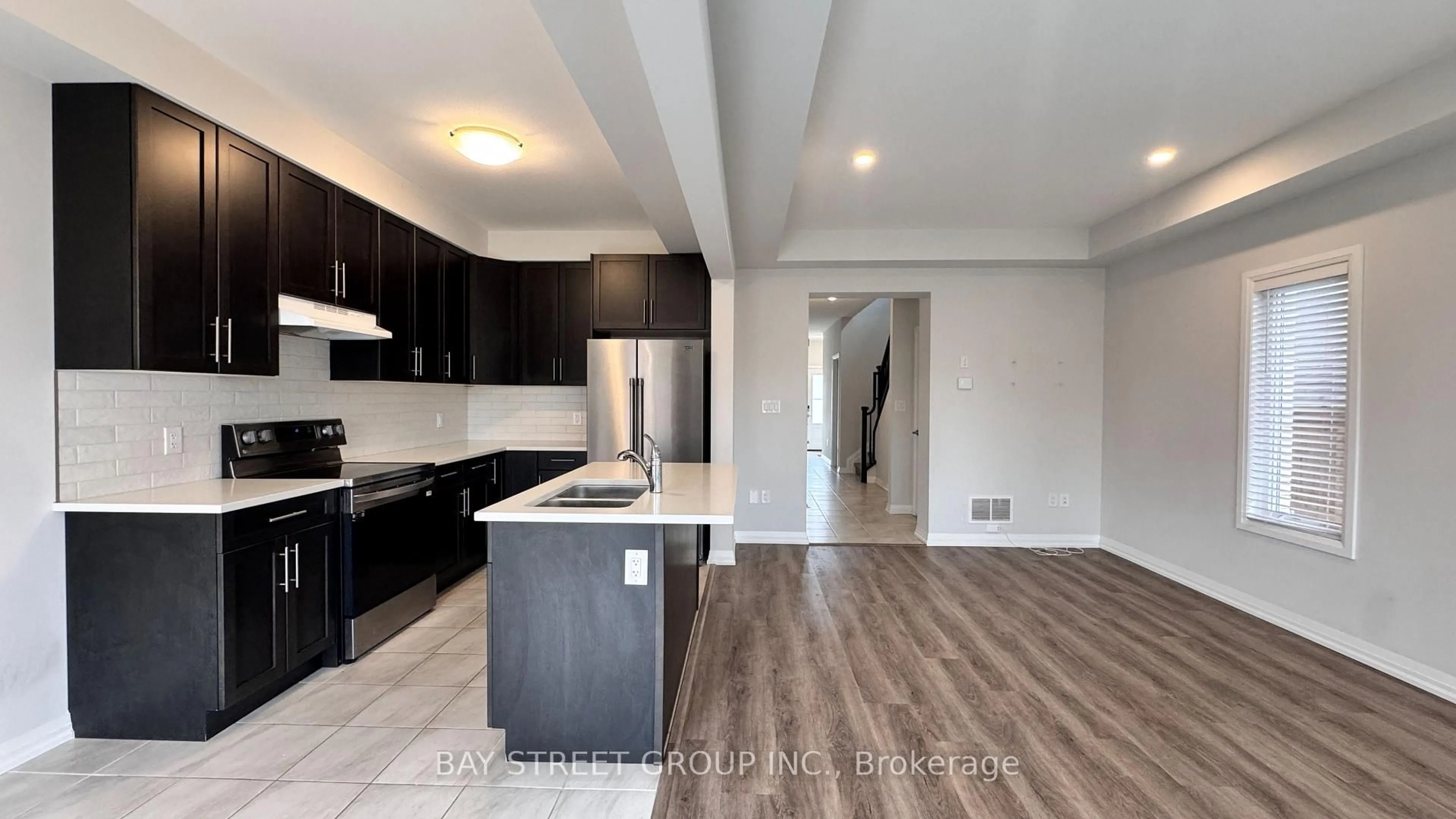 Open concept kitchen, unknown for 9348 White Oak Ave, Niagara Falls Ontario L2G 3P6